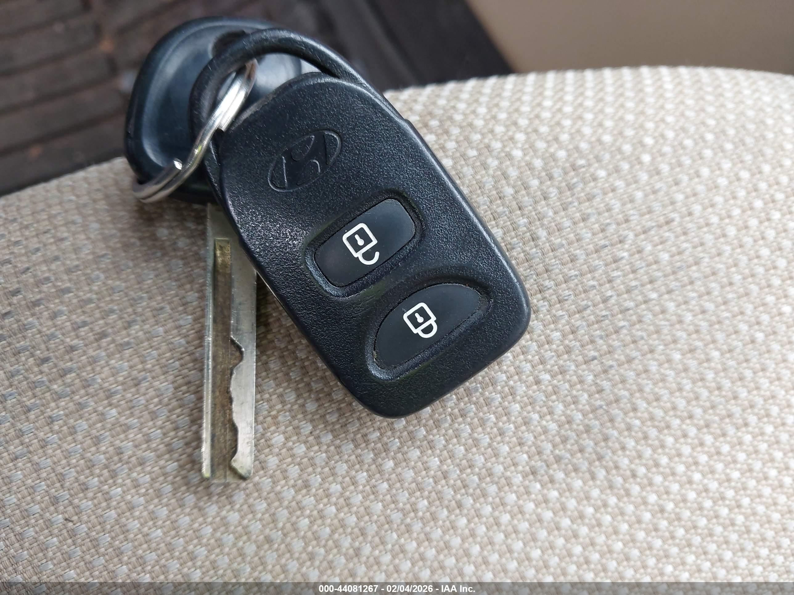 HYUNDAI ACCENT image 11