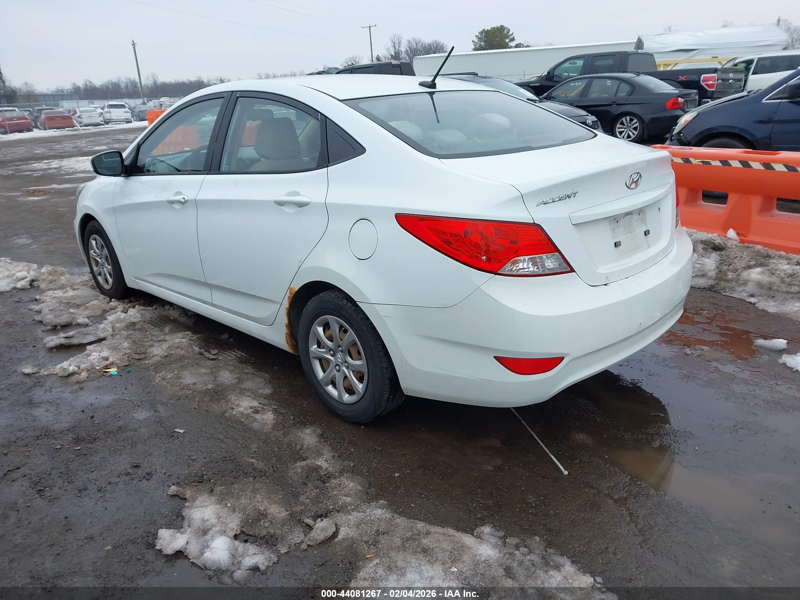 HYUNDAI ACCENT image 3