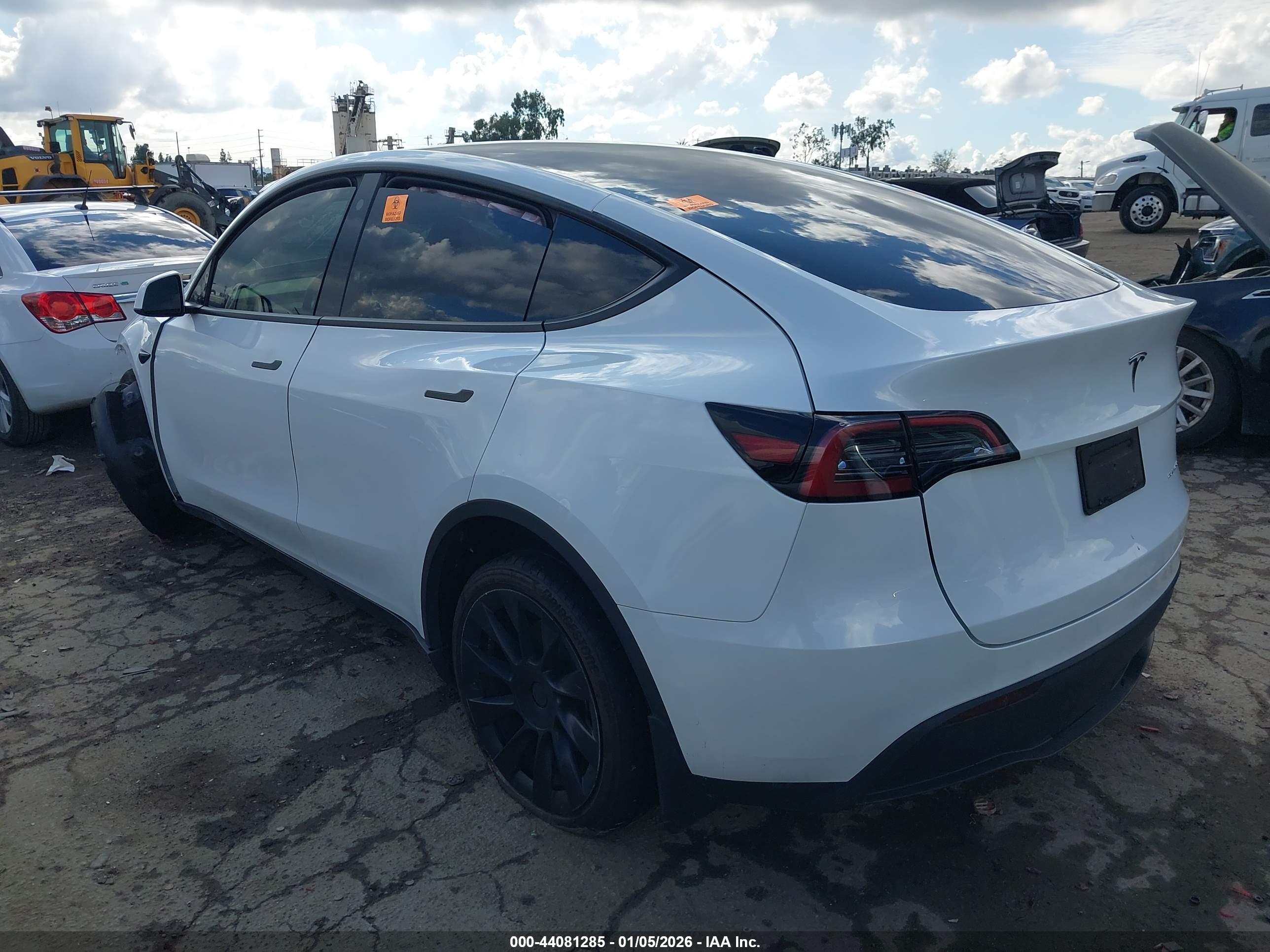 TESLA MODEL image 3
