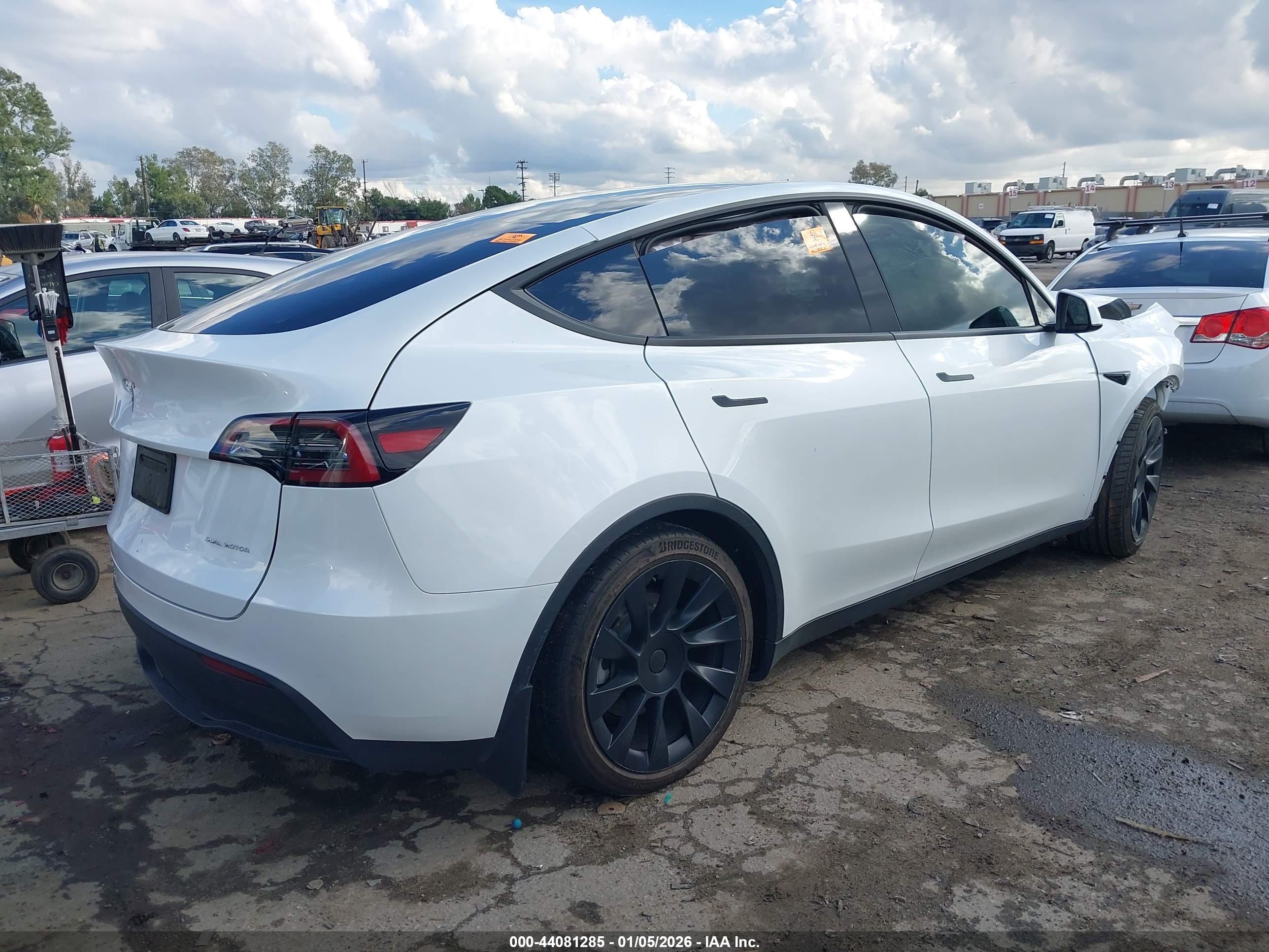 TESLA MODEL image 4