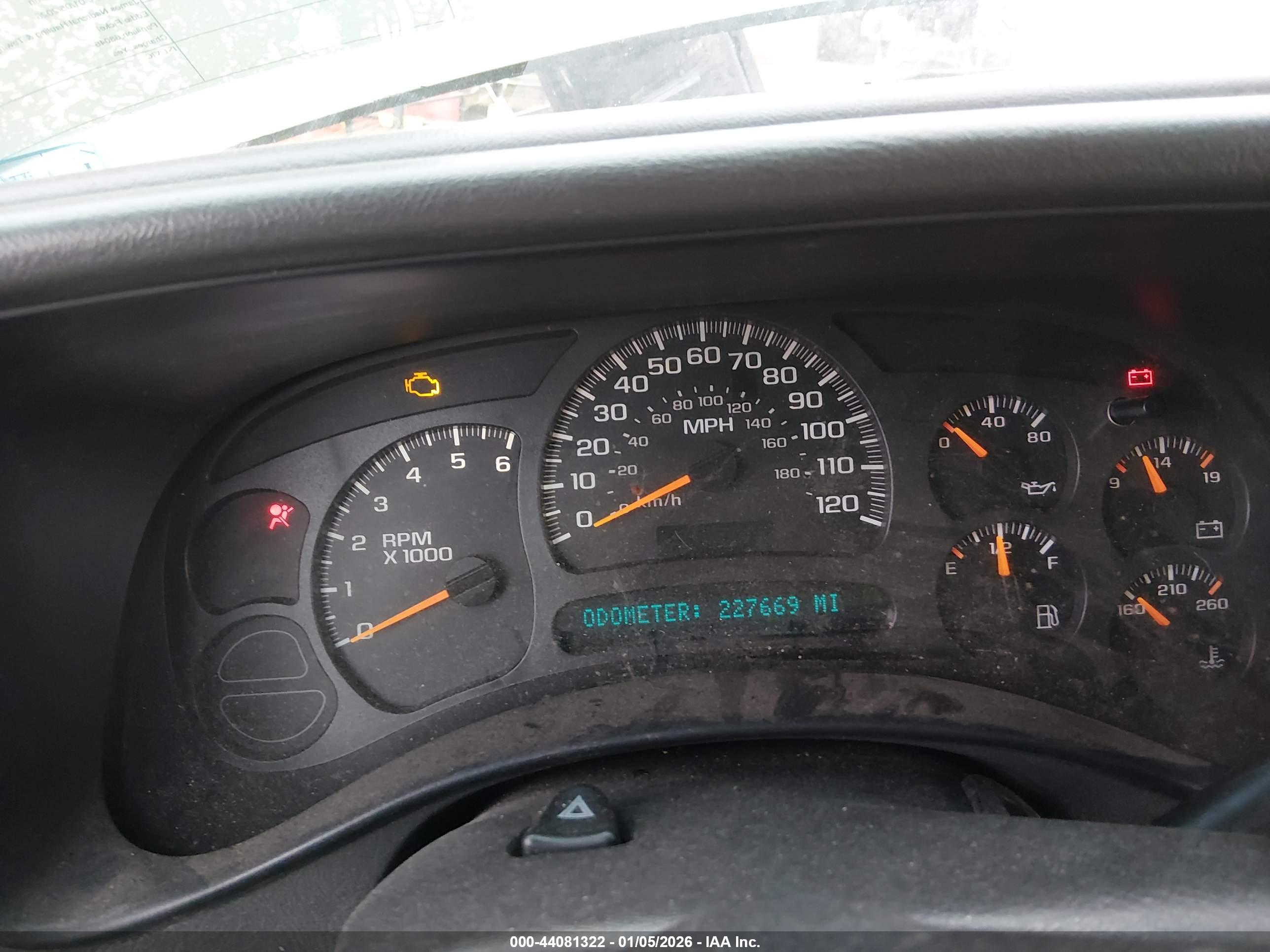 CHEVROLET SILVERADO image 7