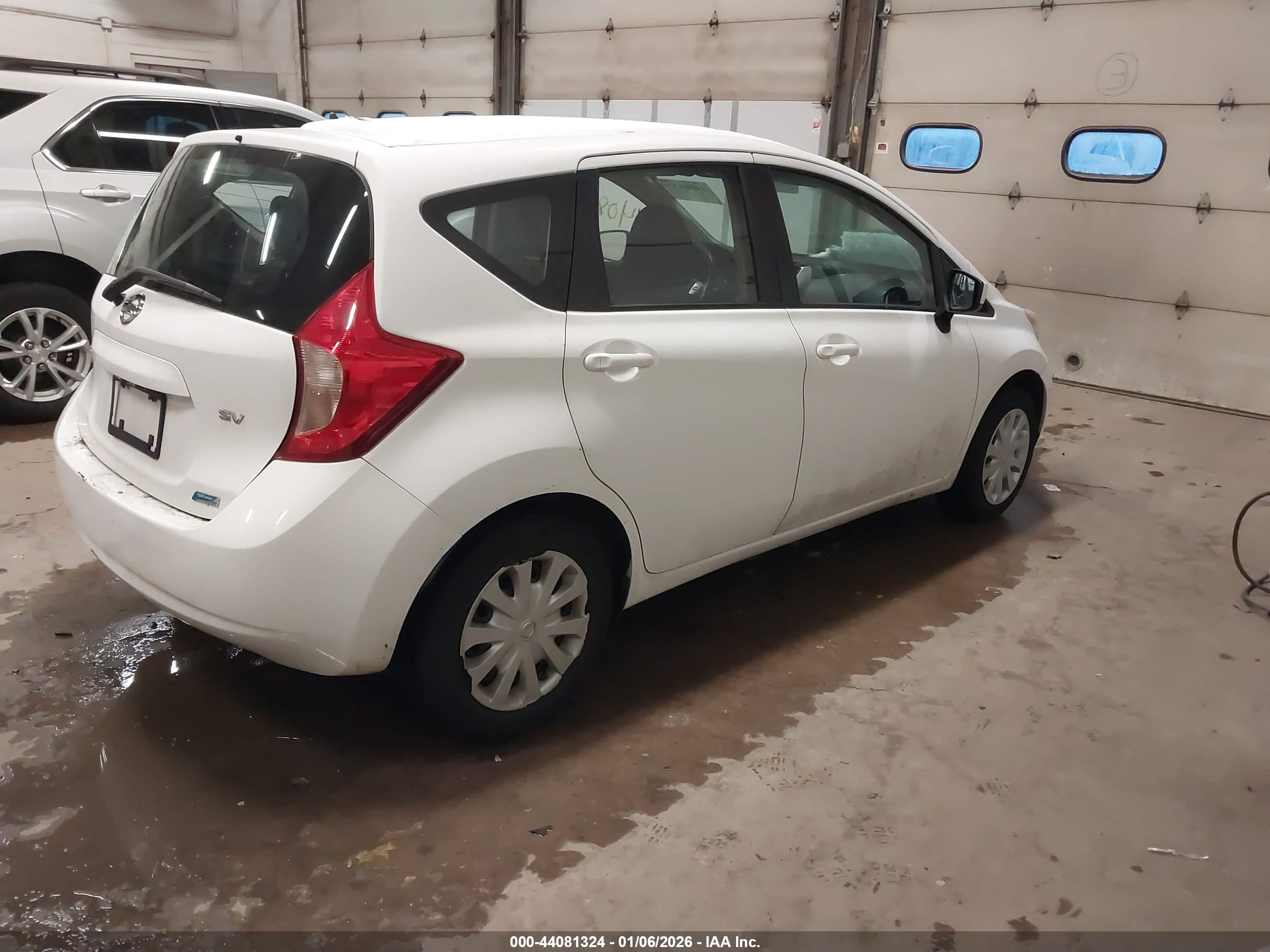 NISSAN VERSA image 4