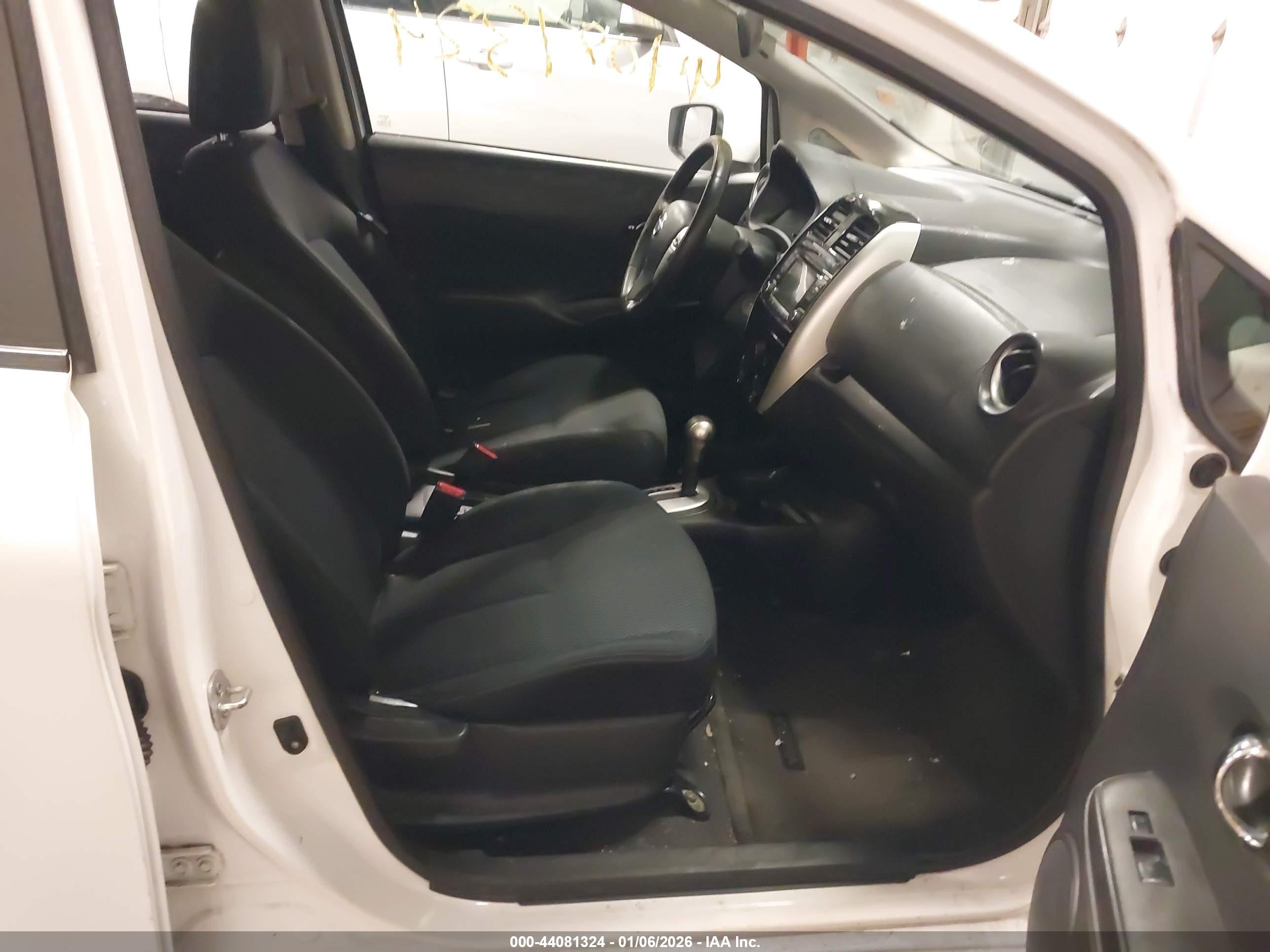 NISSAN VERSA image 5