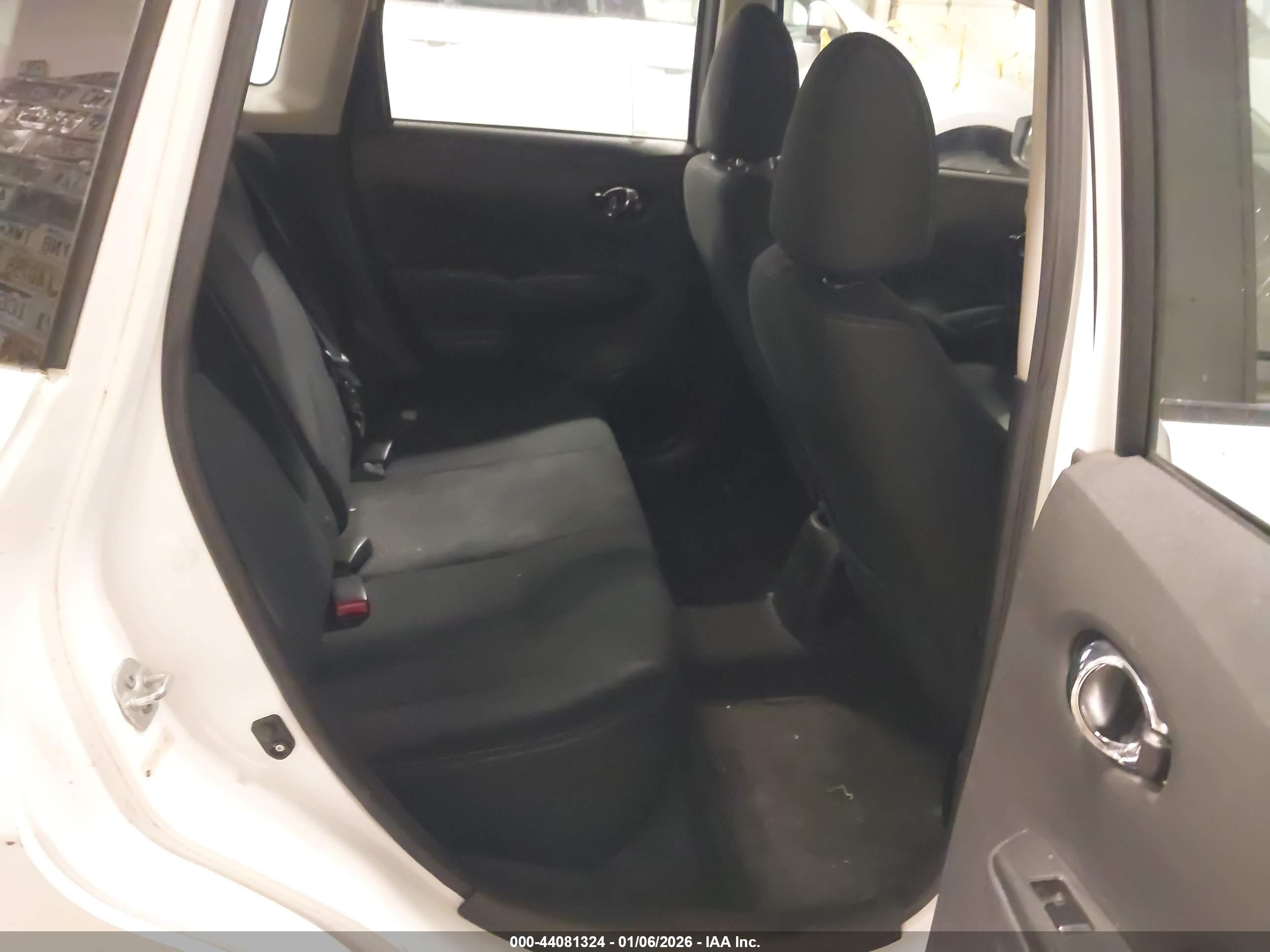 NISSAN VERSA image 8