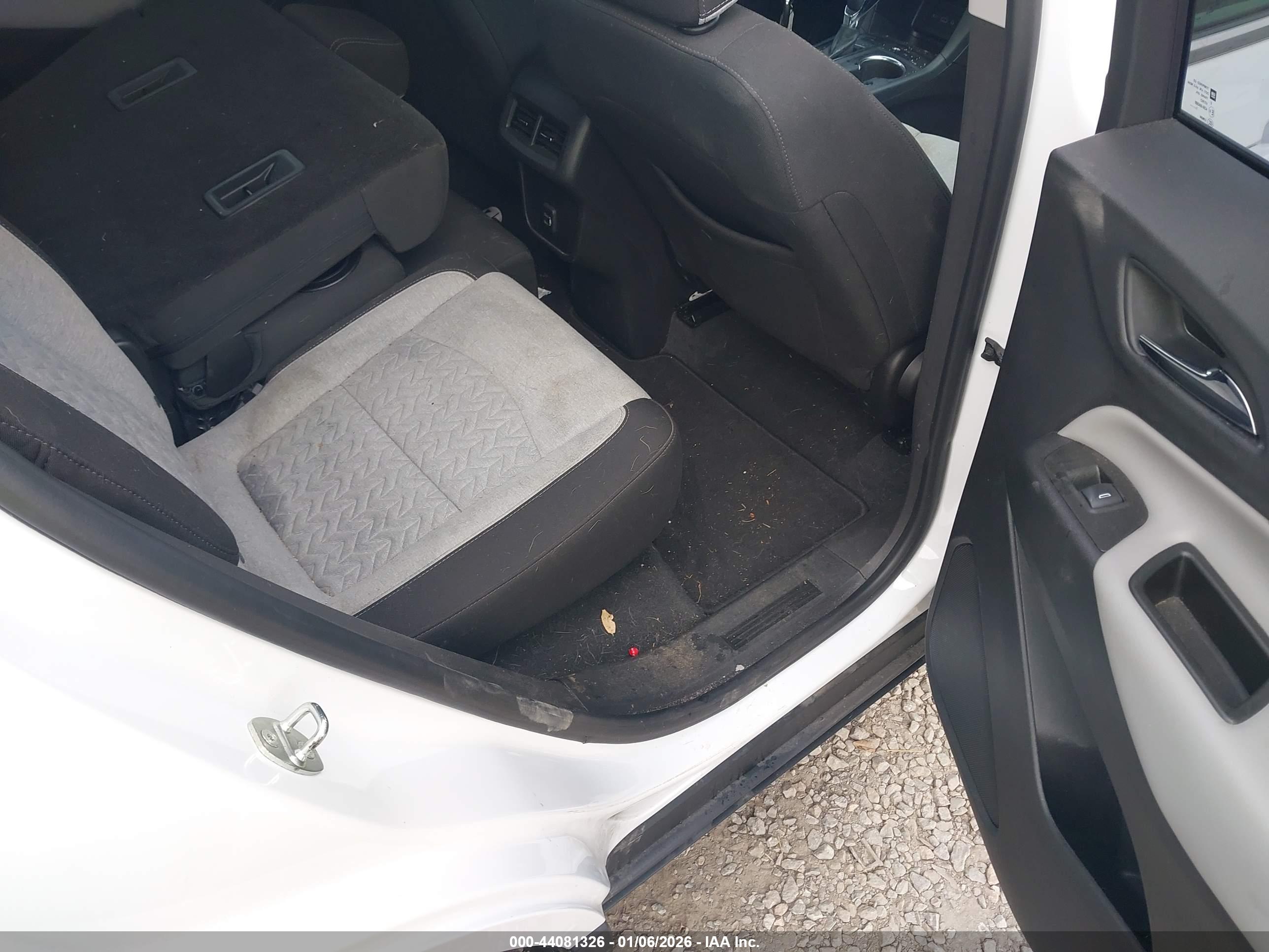 CHEVROLET EQUINOX image 8