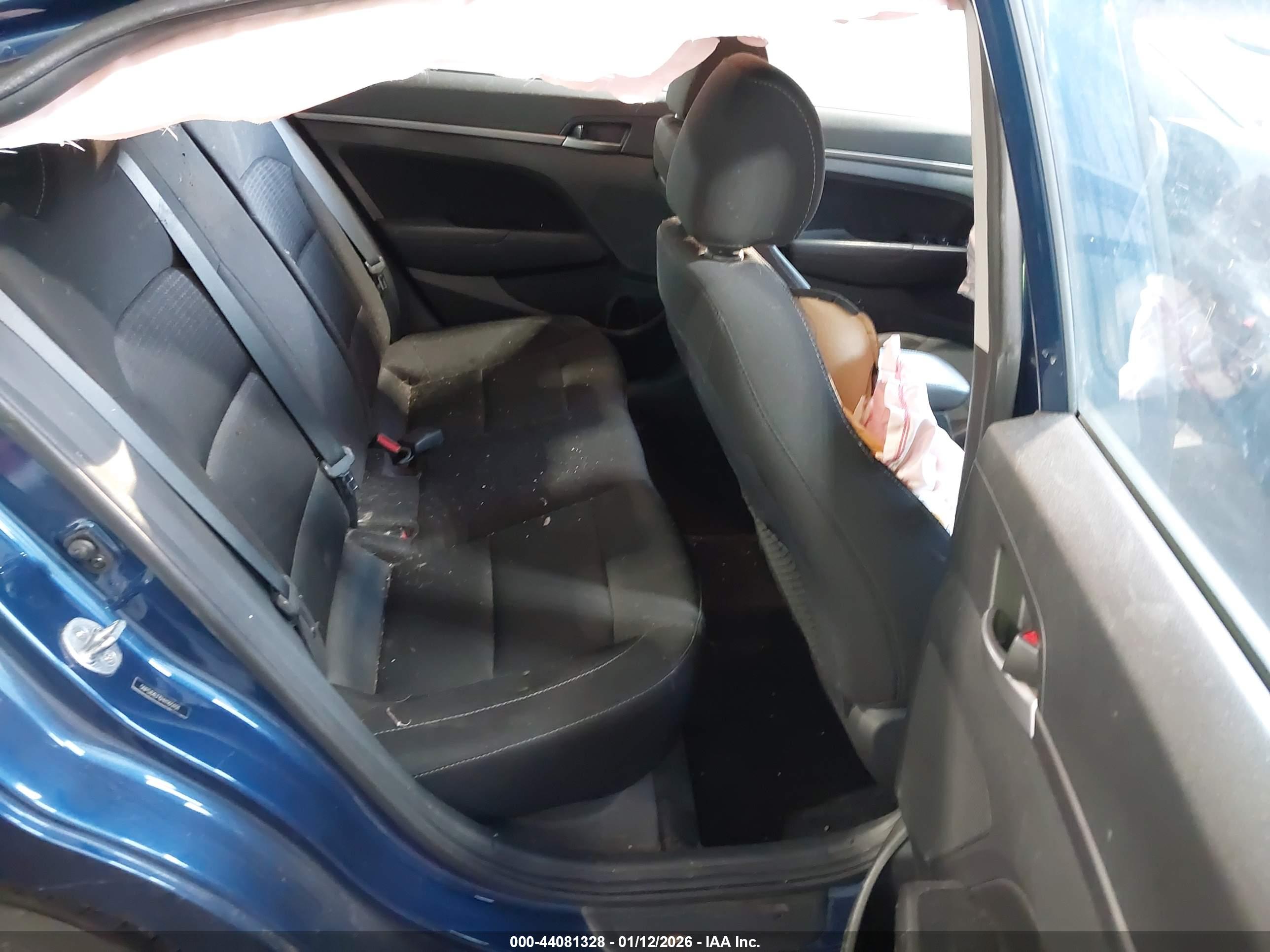 HYUNDAI ELANTRA image 8