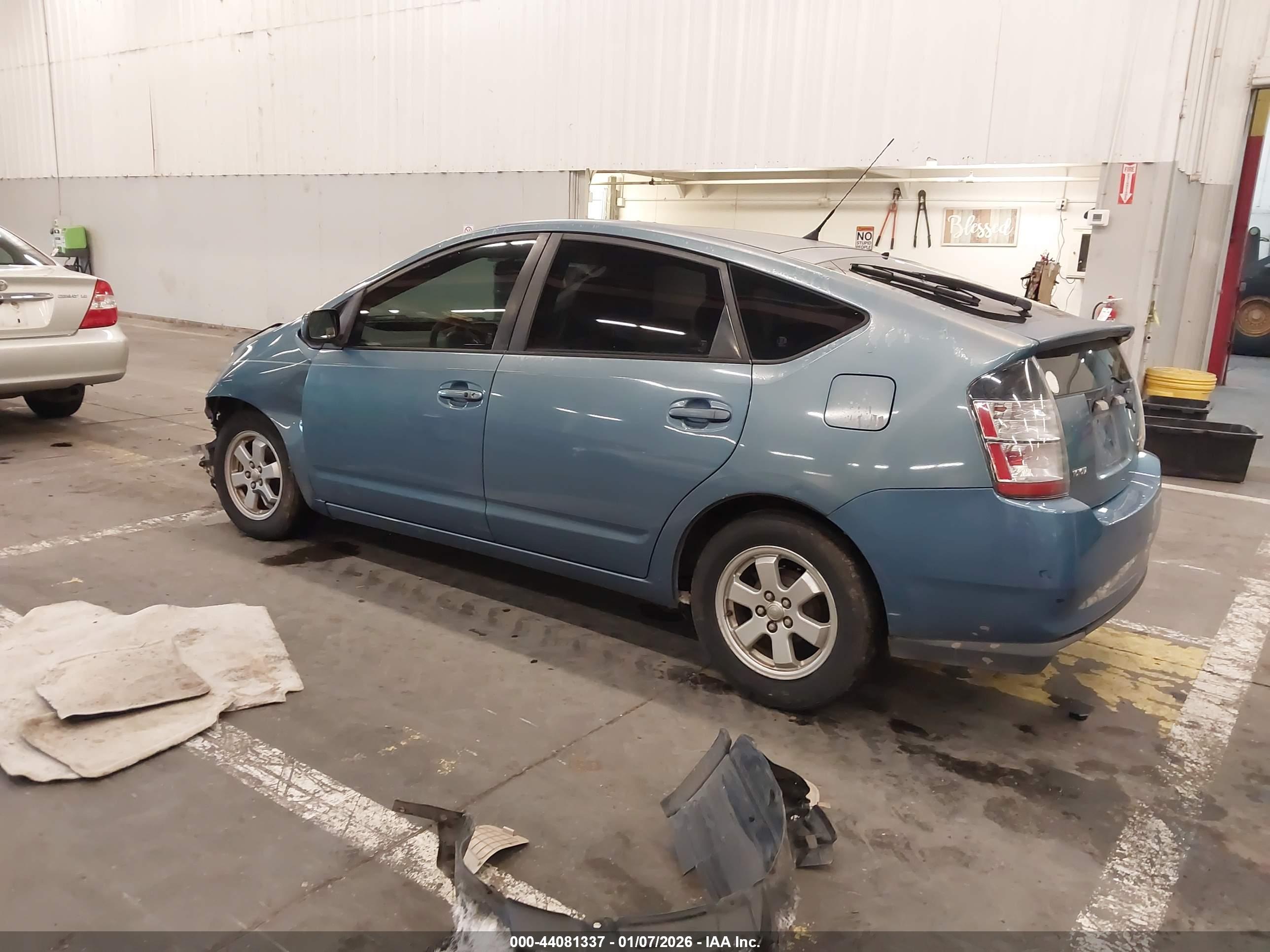 TOYOTA PRIUS image 3