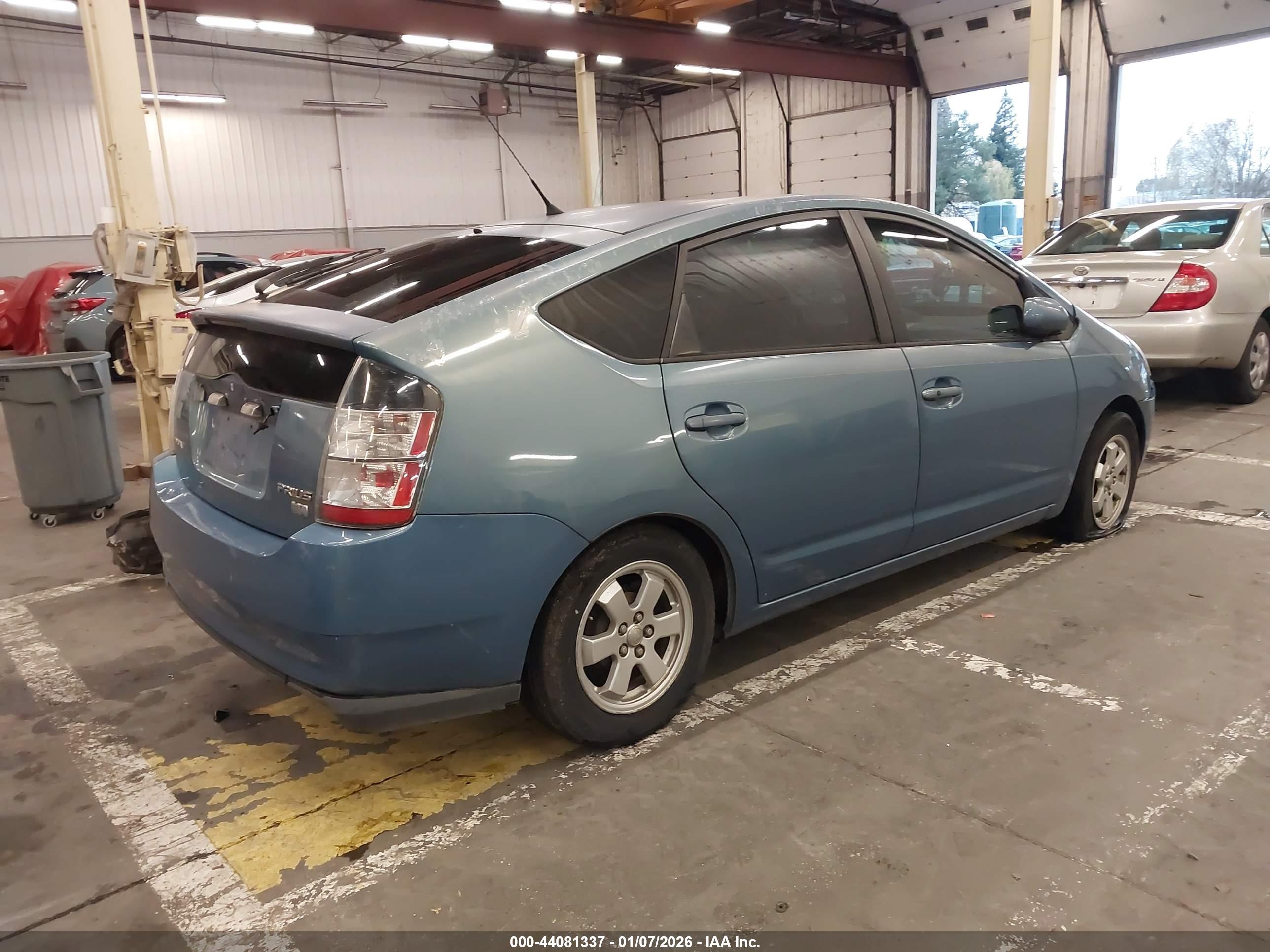 TOYOTA PRIUS image 4