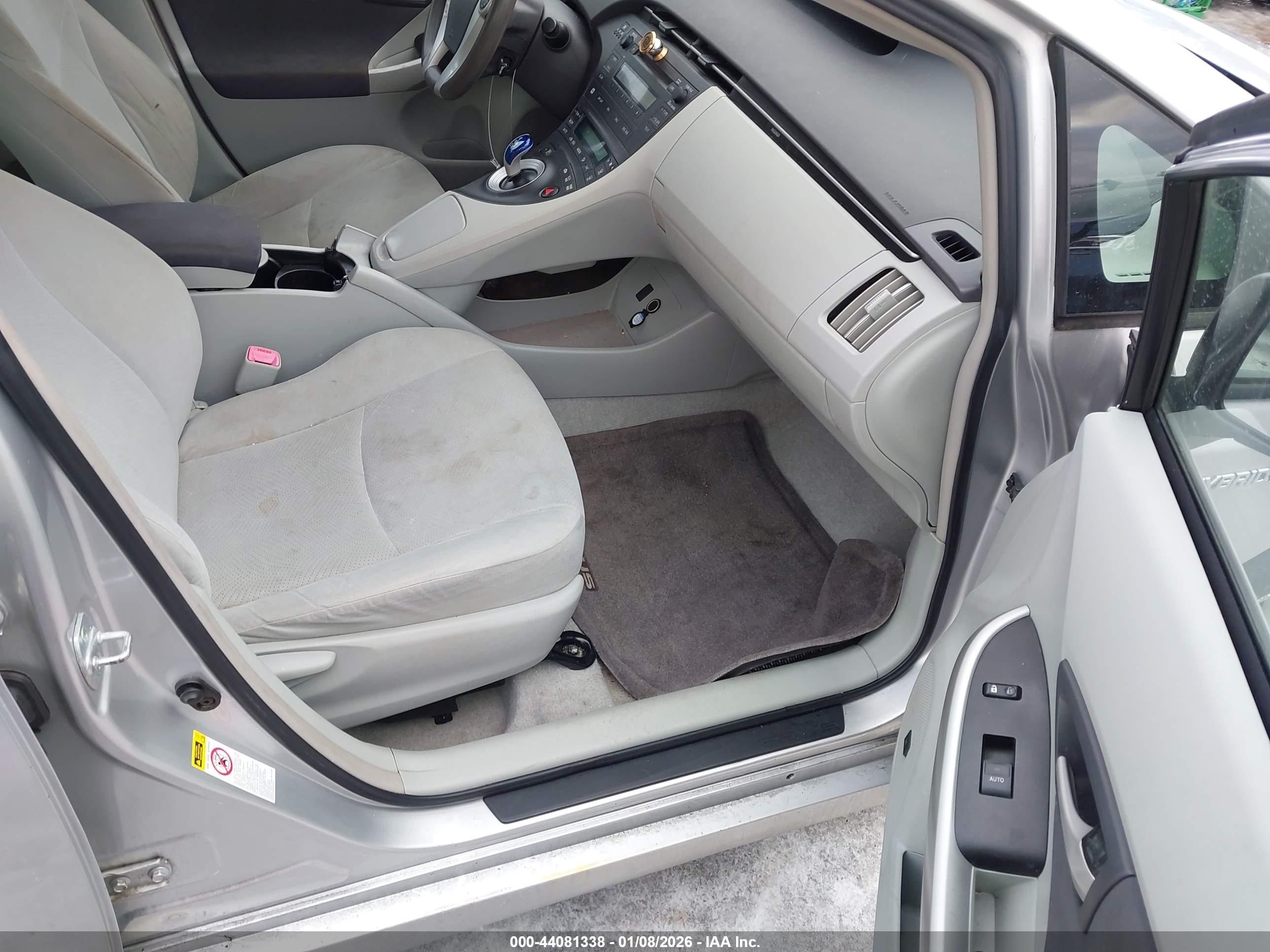 TOYOTA PRIUS image 5