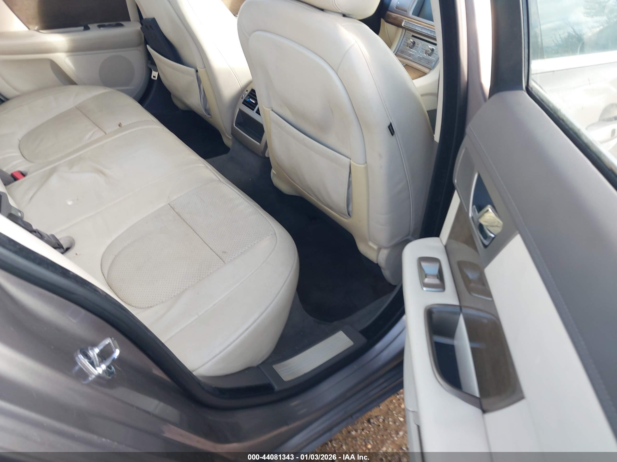 JAGUAR XF image 8