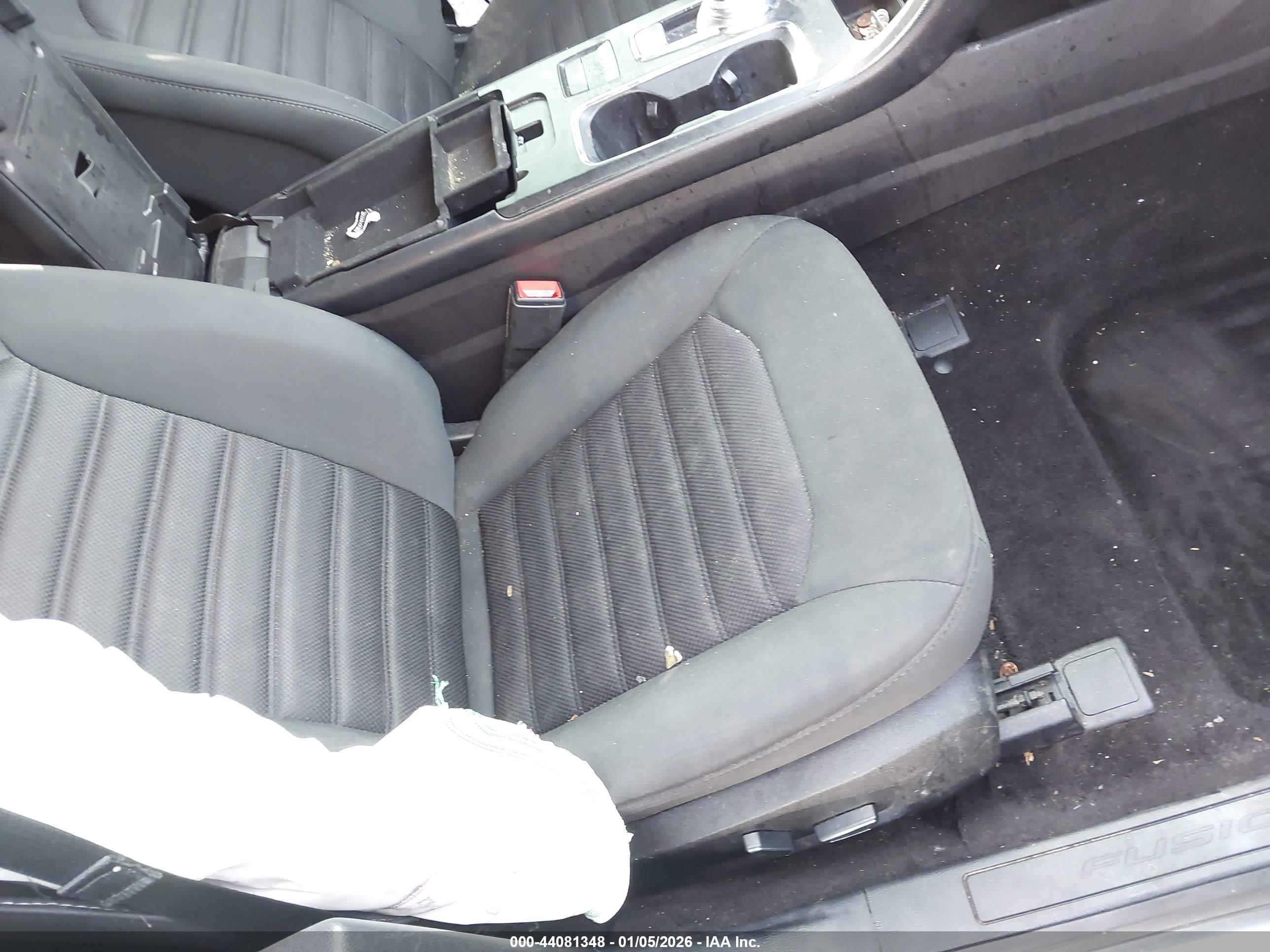 FORD FUSION image 5