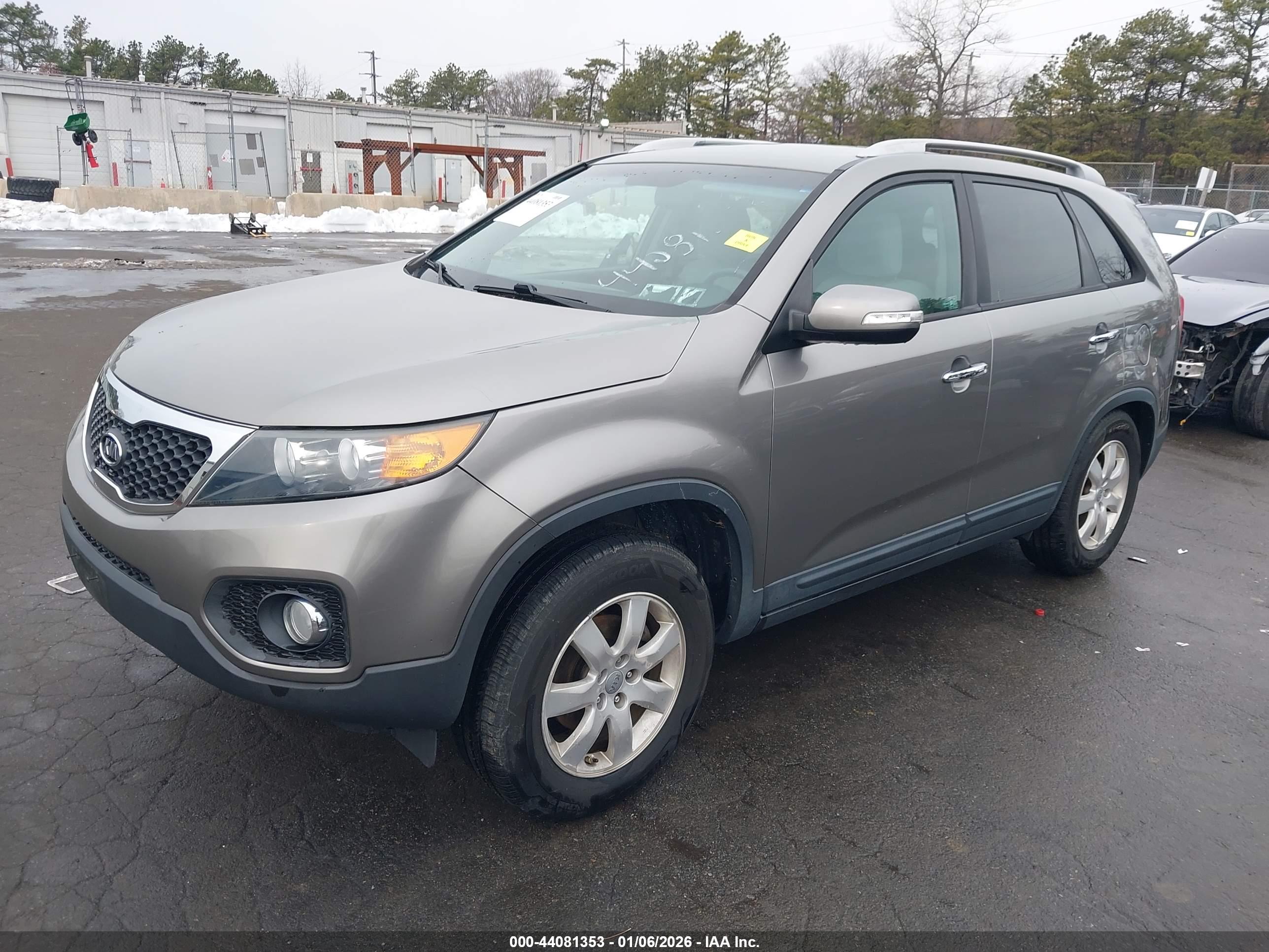 KIA SORENTO image 2