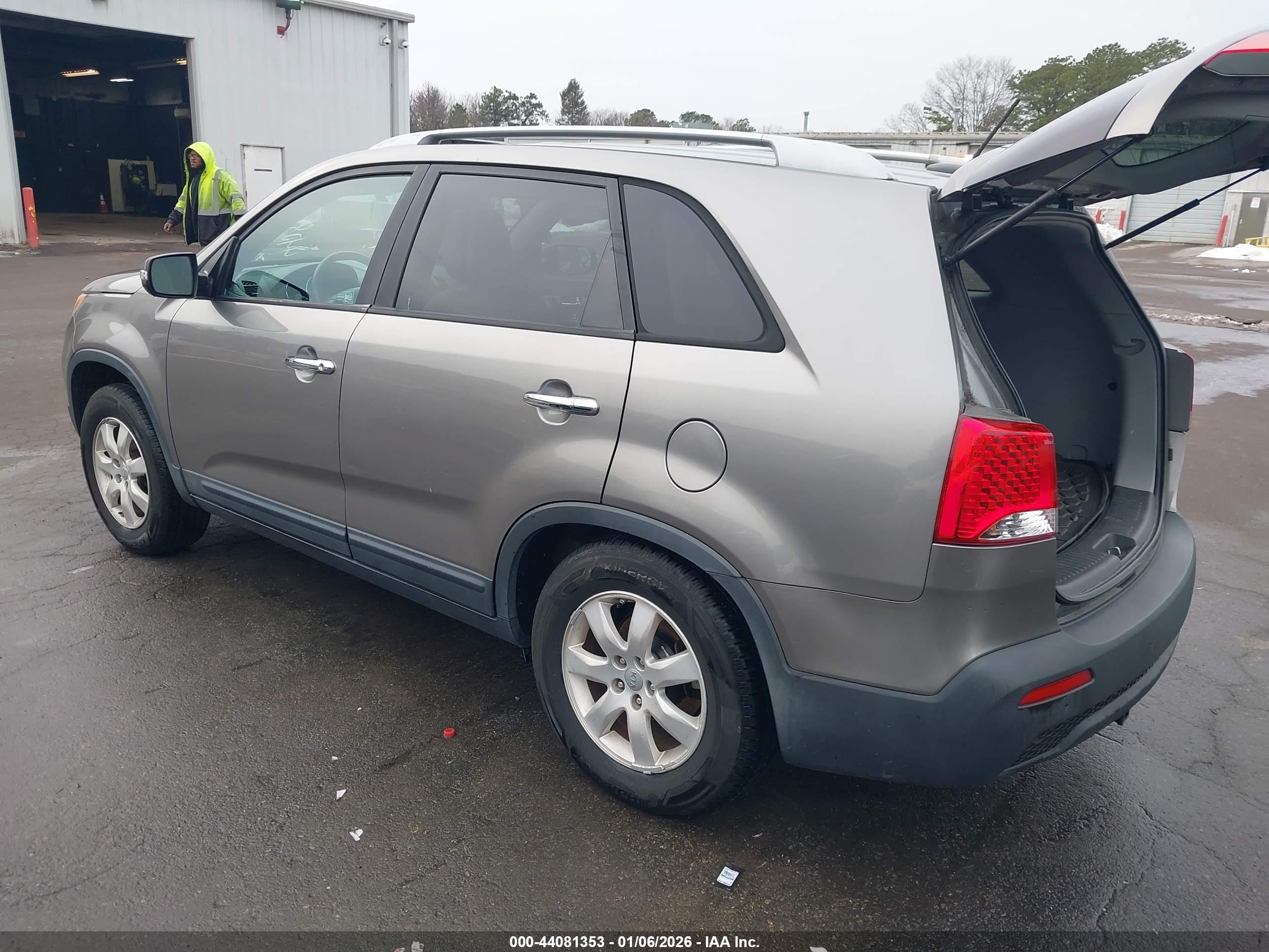 KIA SORENTO image 3