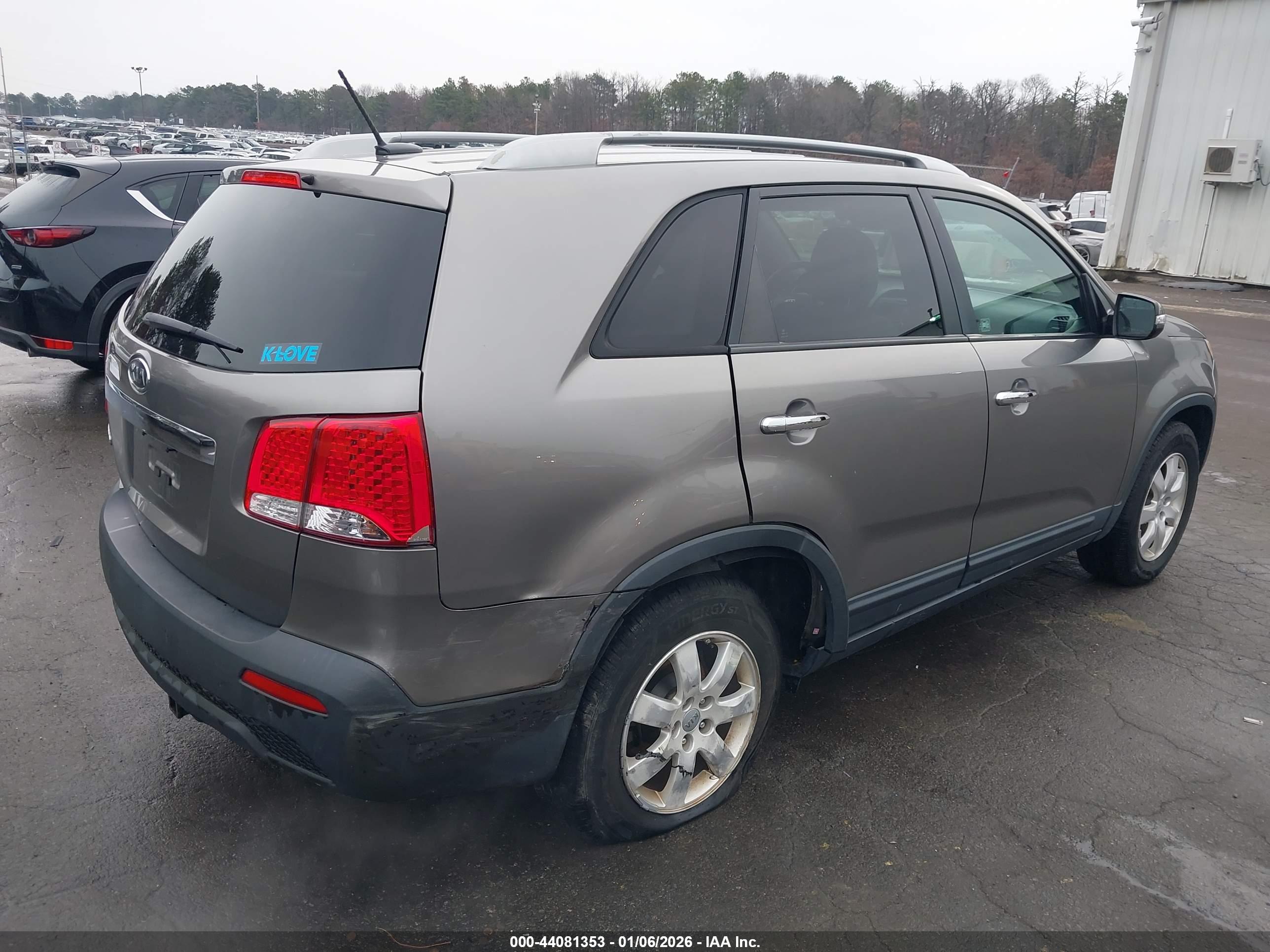 KIA SORENTO image 4