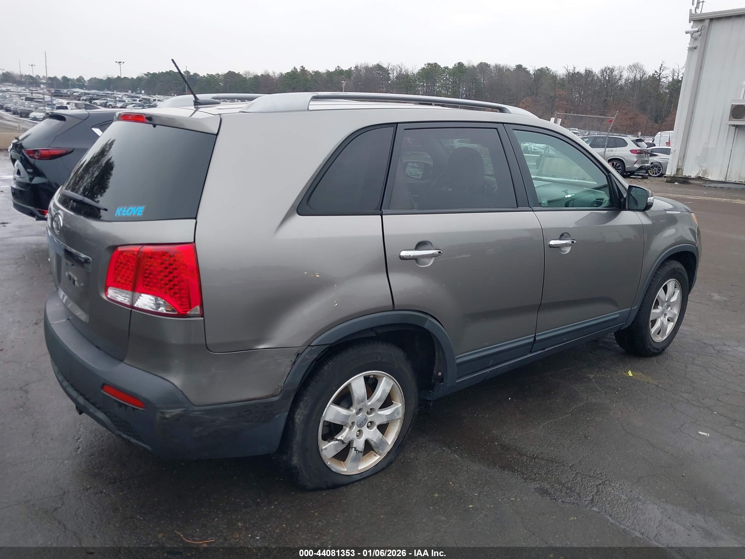 KIA SORENTO image 6