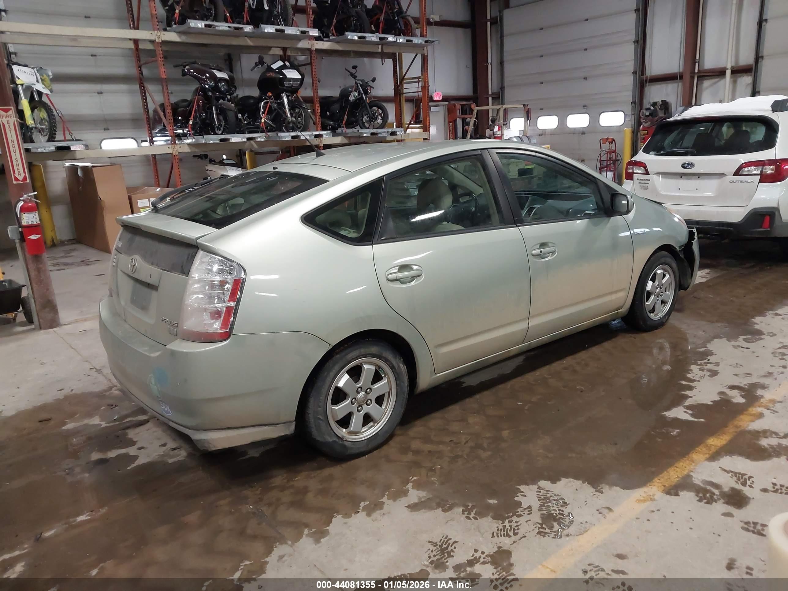 TOYOTA PRIUS image 4