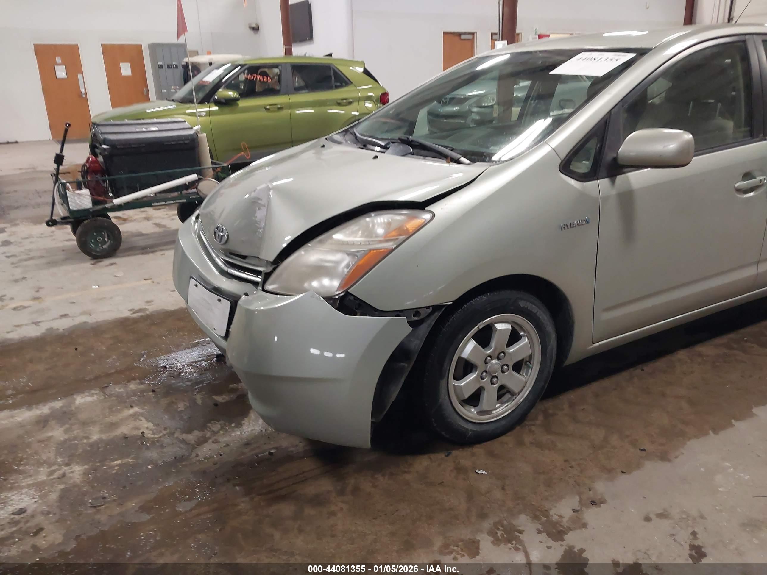 TOYOTA PRIUS image 6