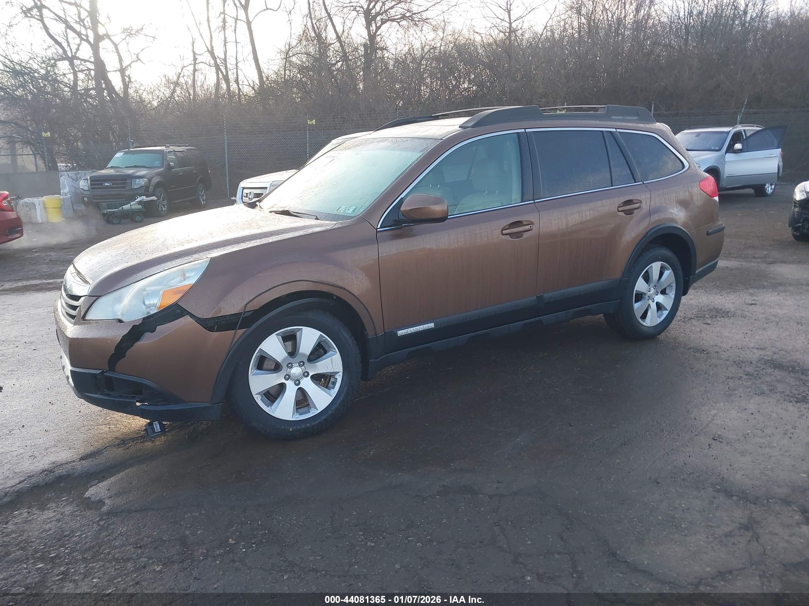 SUBARU OUTBACK image 2