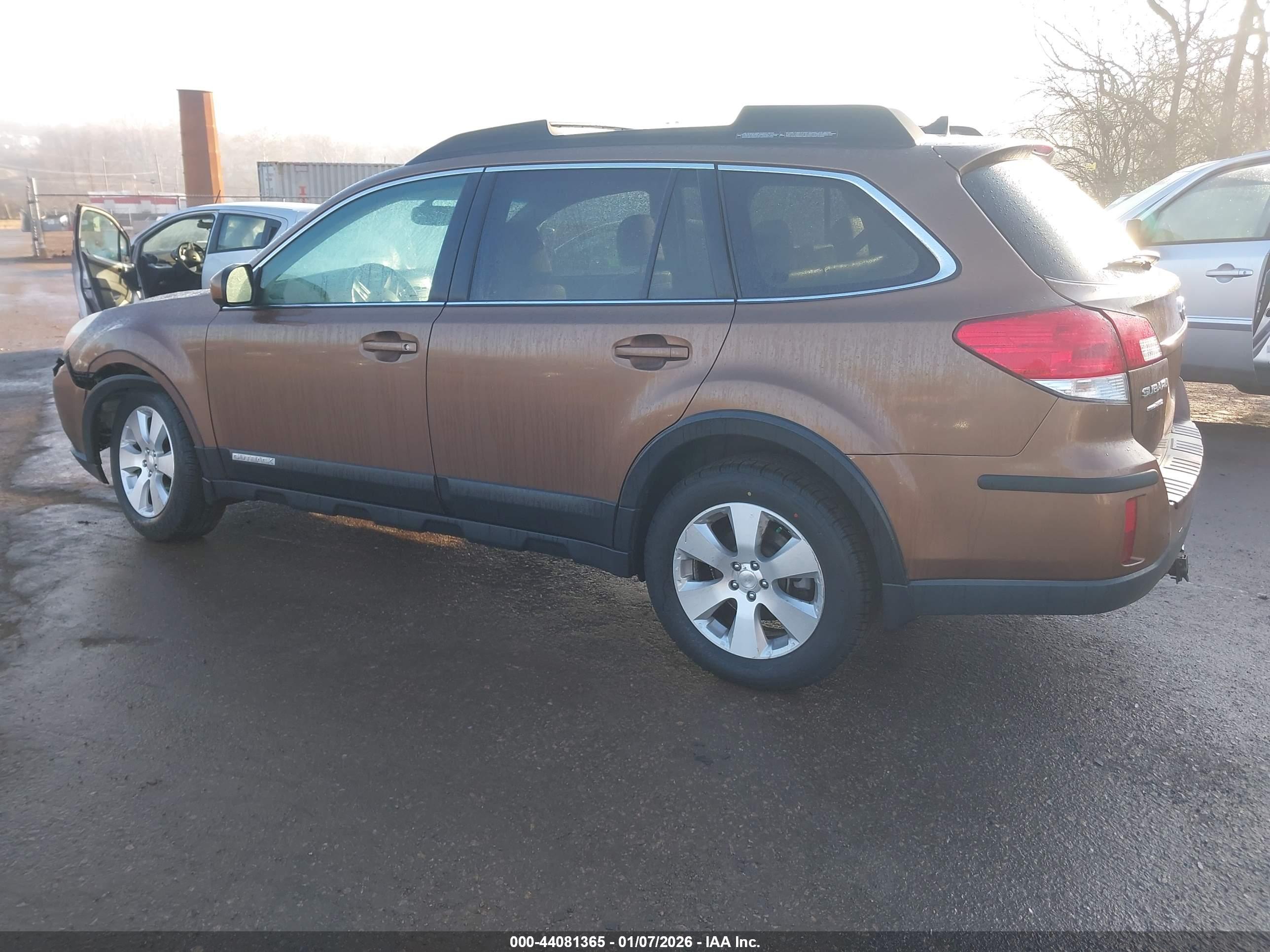 SUBARU OUTBACK image 3
