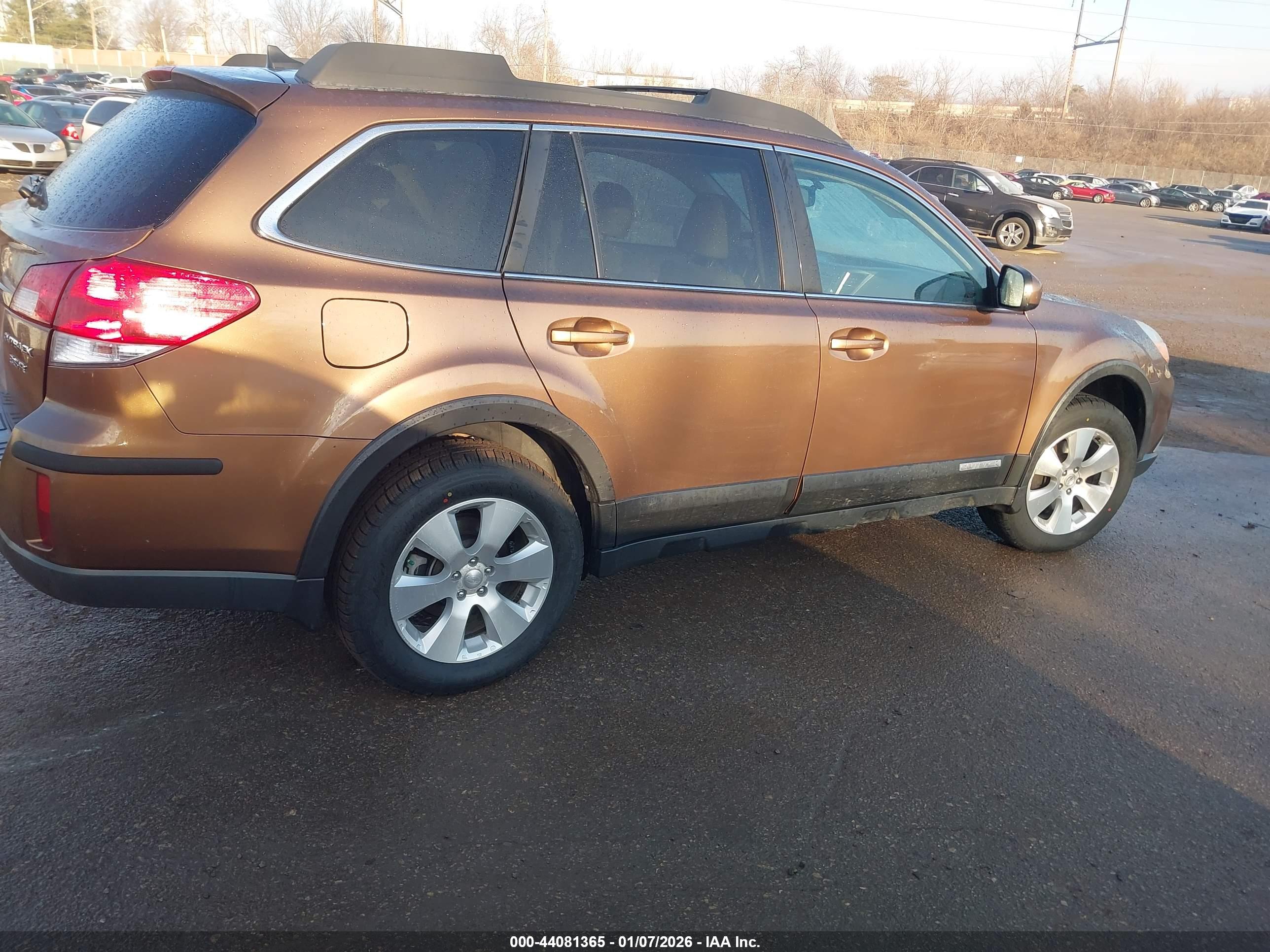 SUBARU OUTBACK image 4