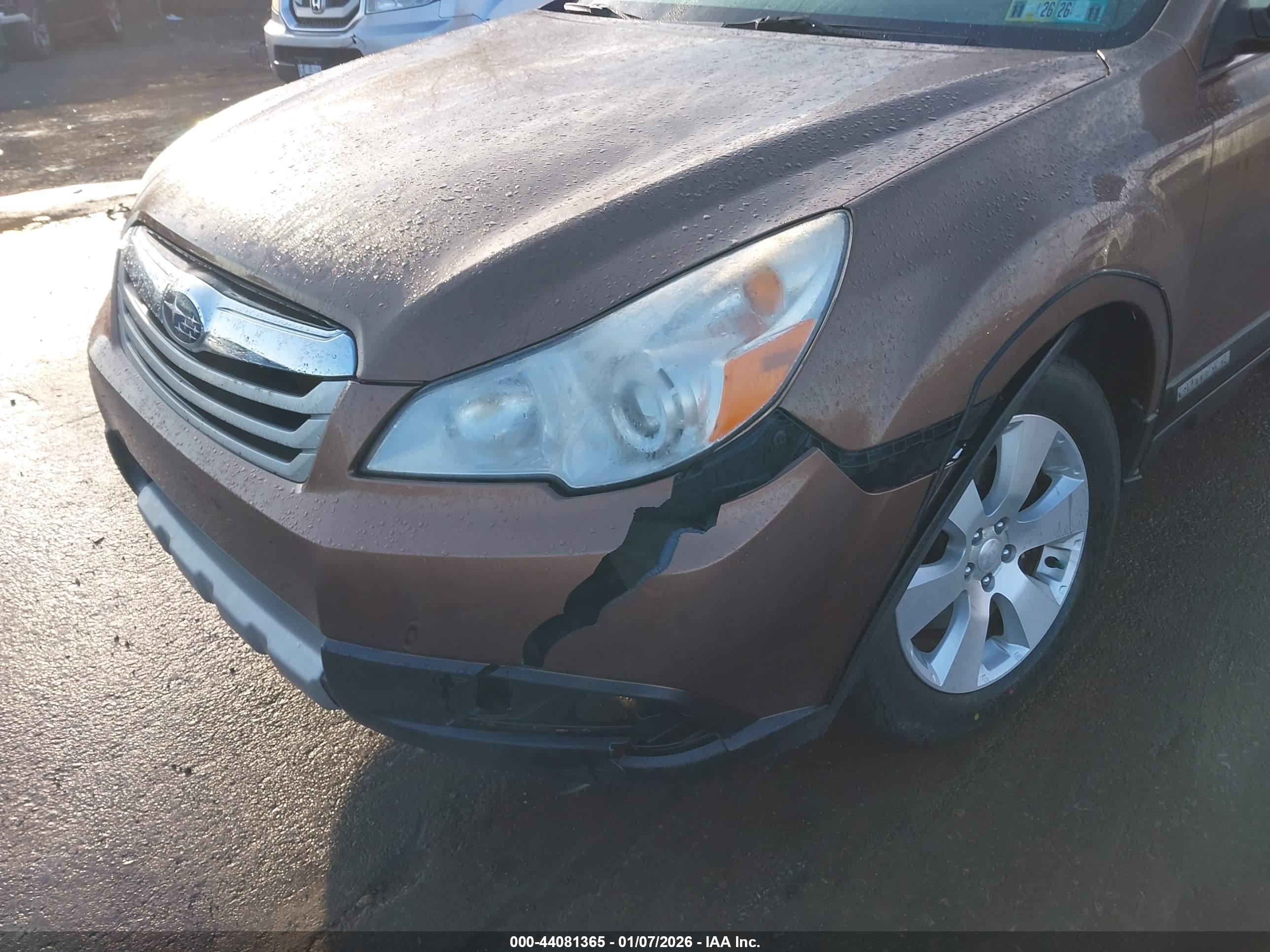 SUBARU OUTBACK image 6