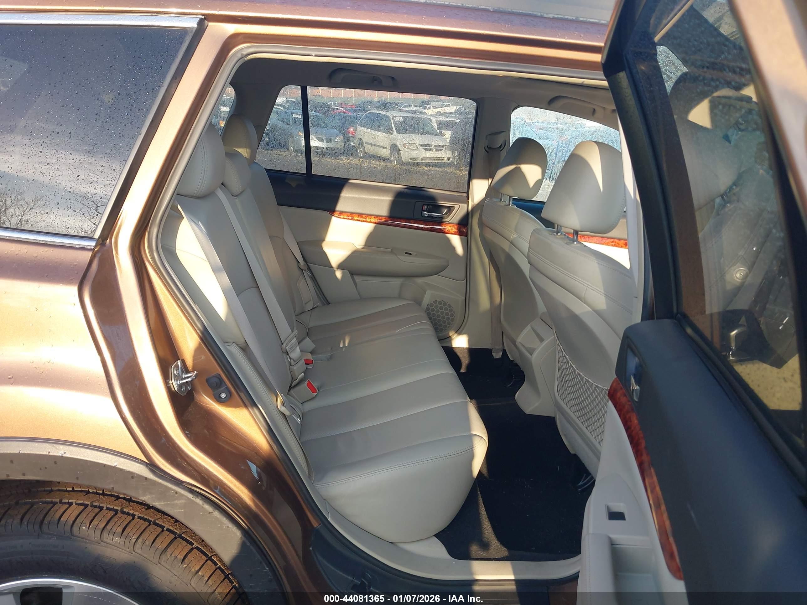 SUBARU OUTBACK image 8