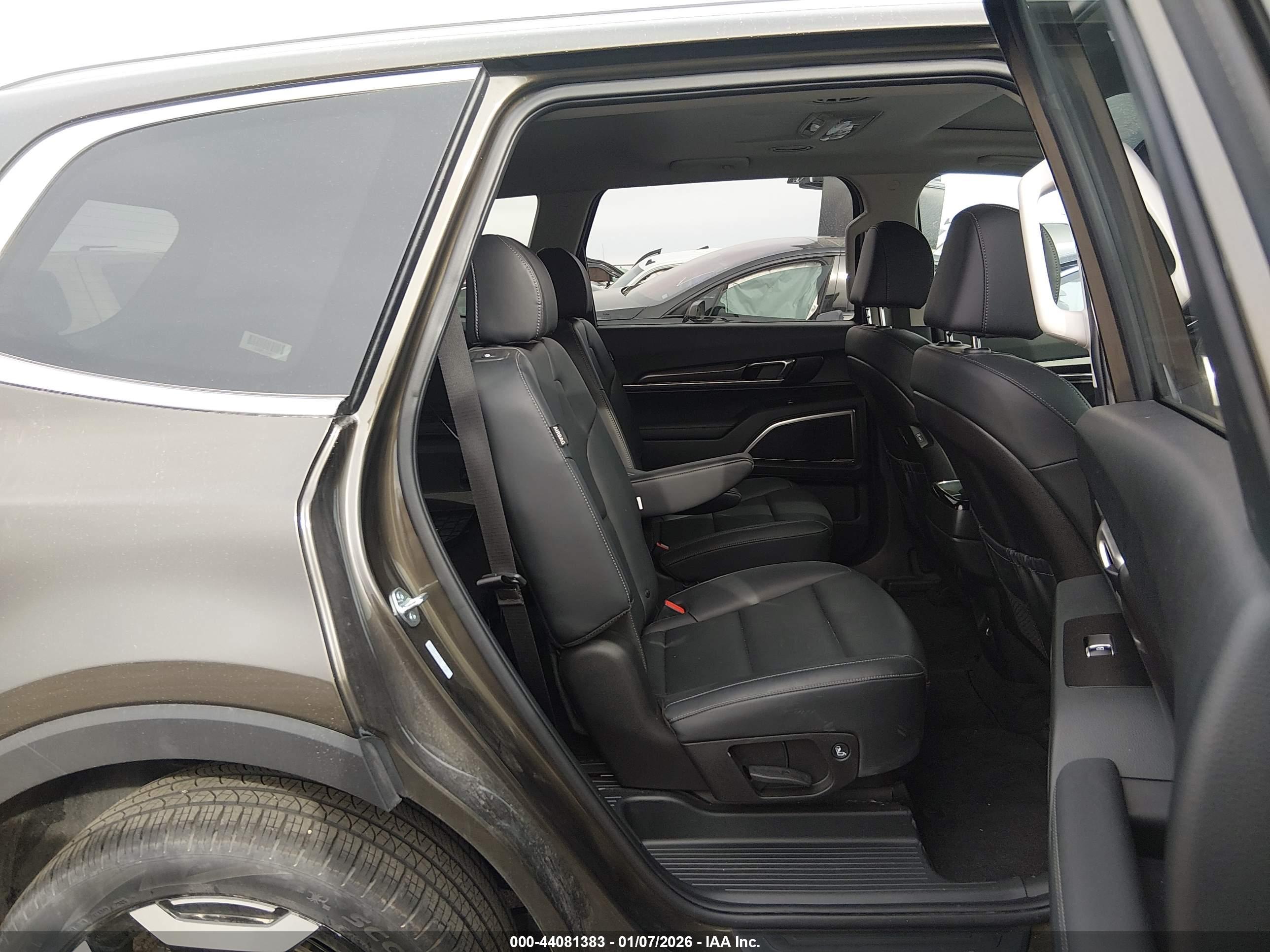 KIA TELLURIDE image 8