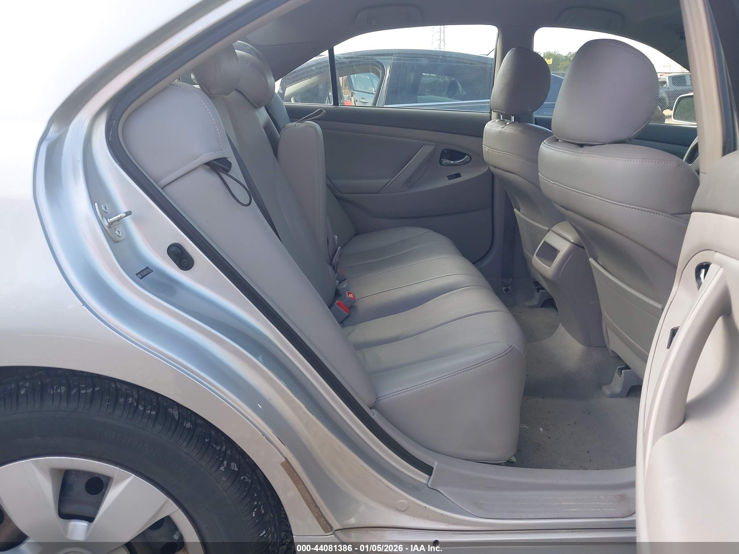 TOYOTA CAMRY image 8