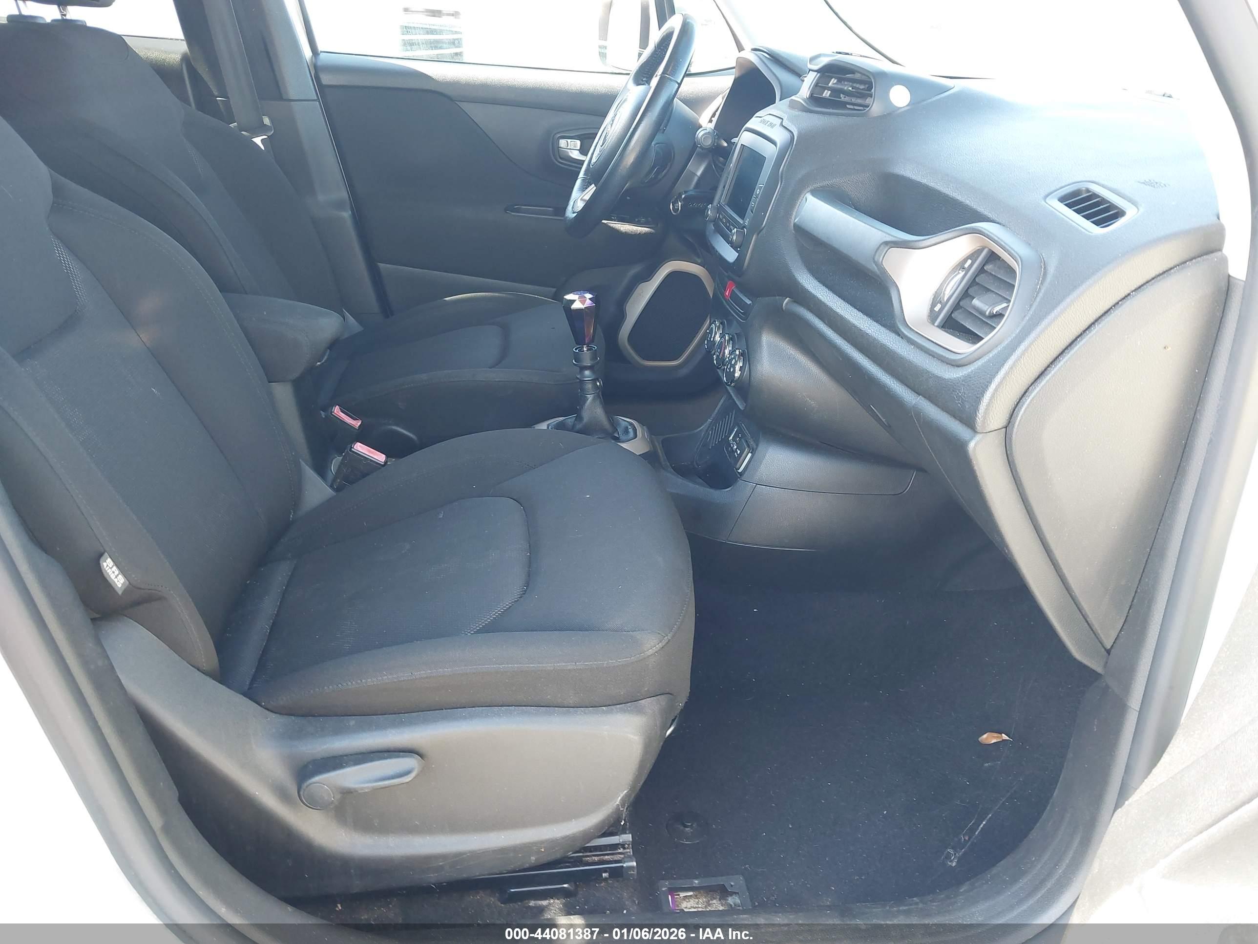 JEEP RENEGADE image 5