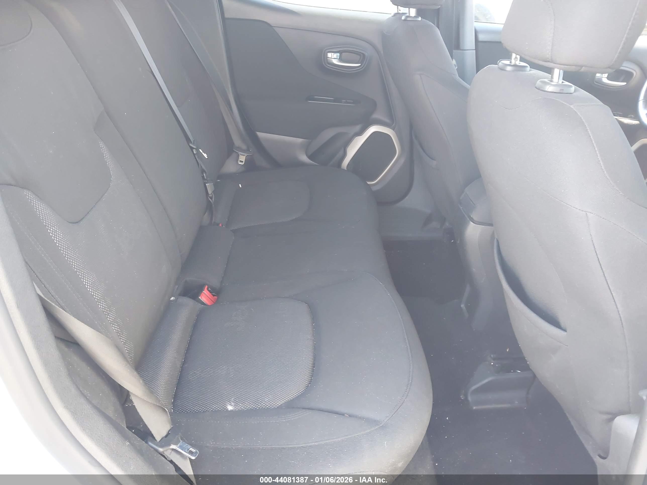 JEEP RENEGADE image 8