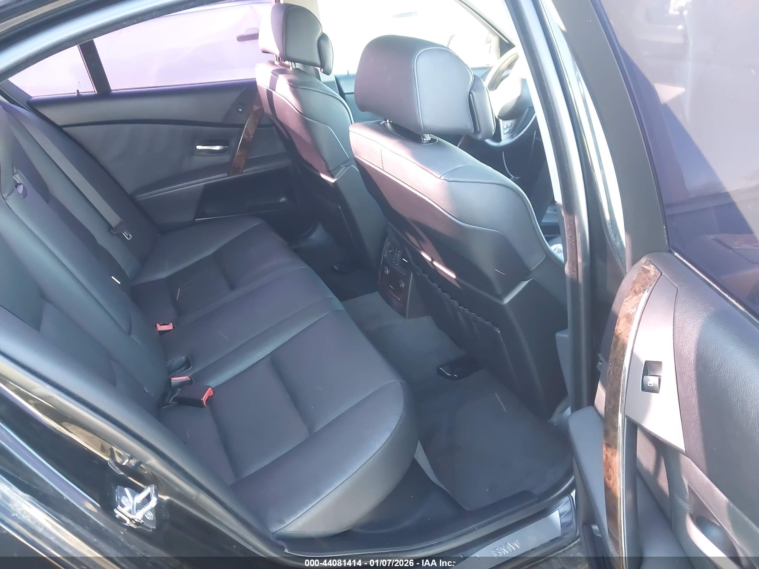 BMW 550I image 8