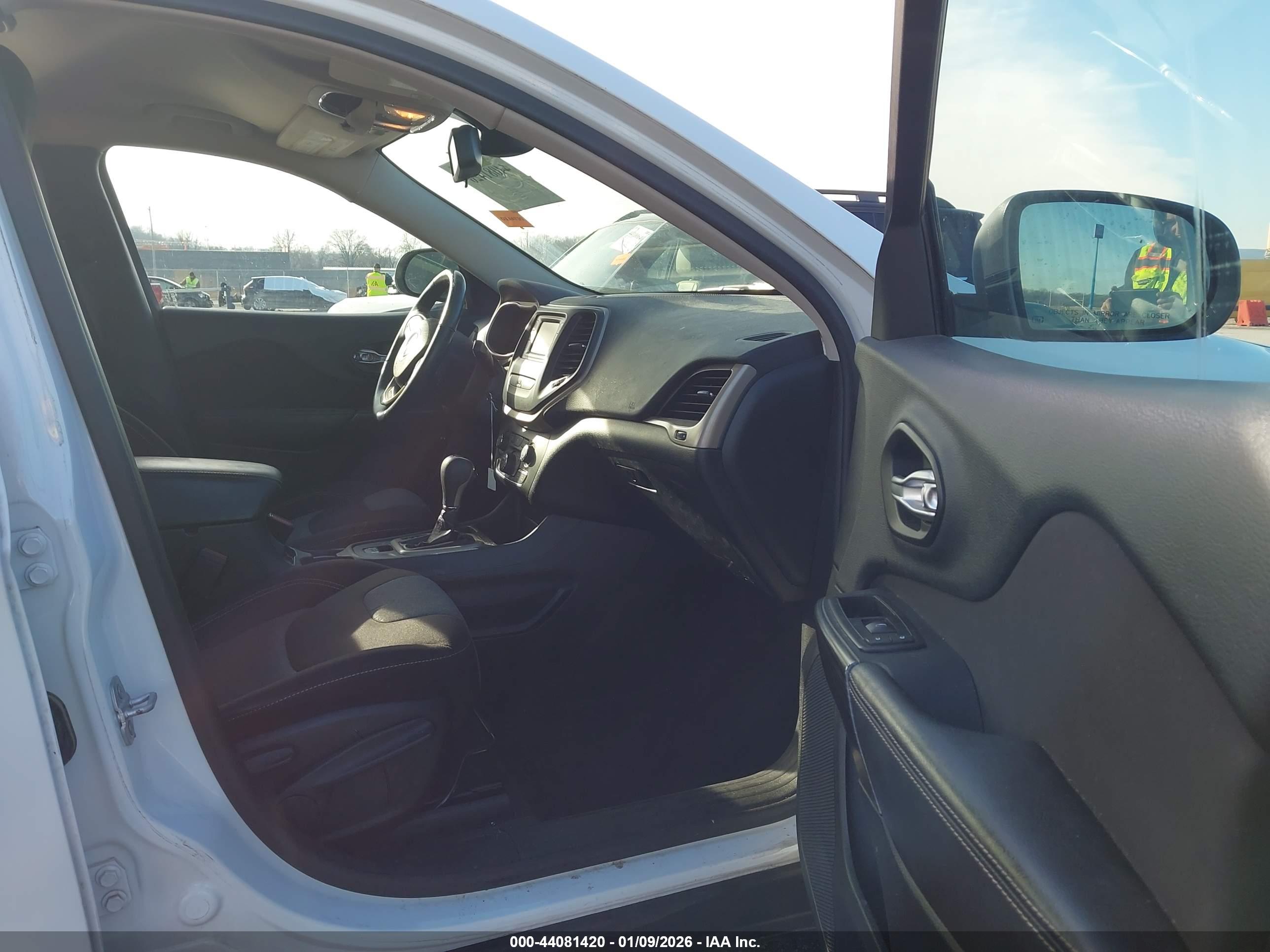 JEEP CHEROKEE image 5