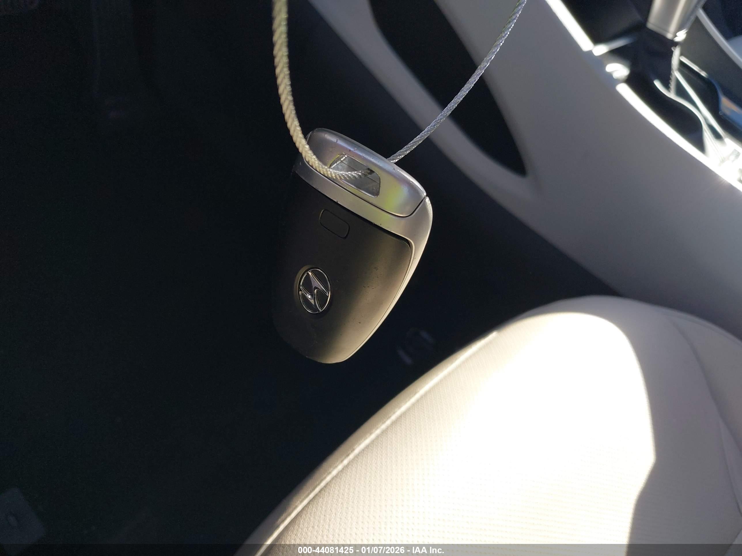 HYUNDAI TUCSON image 11