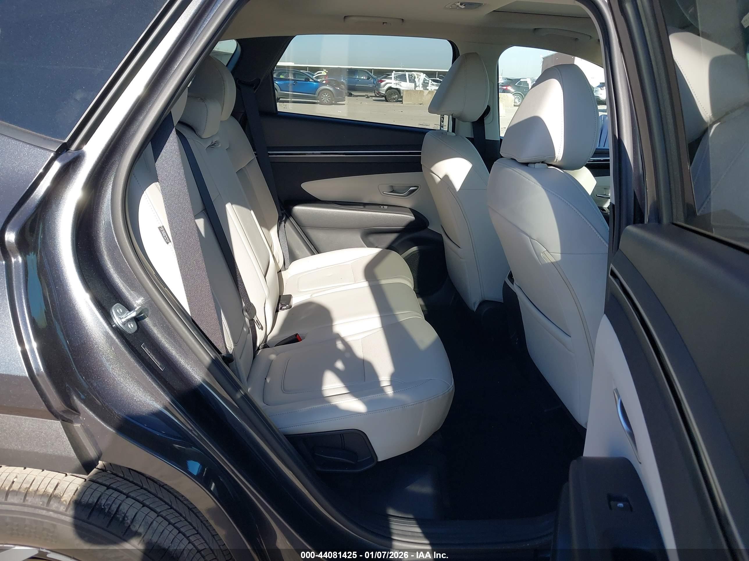 HYUNDAI TUCSON image 8