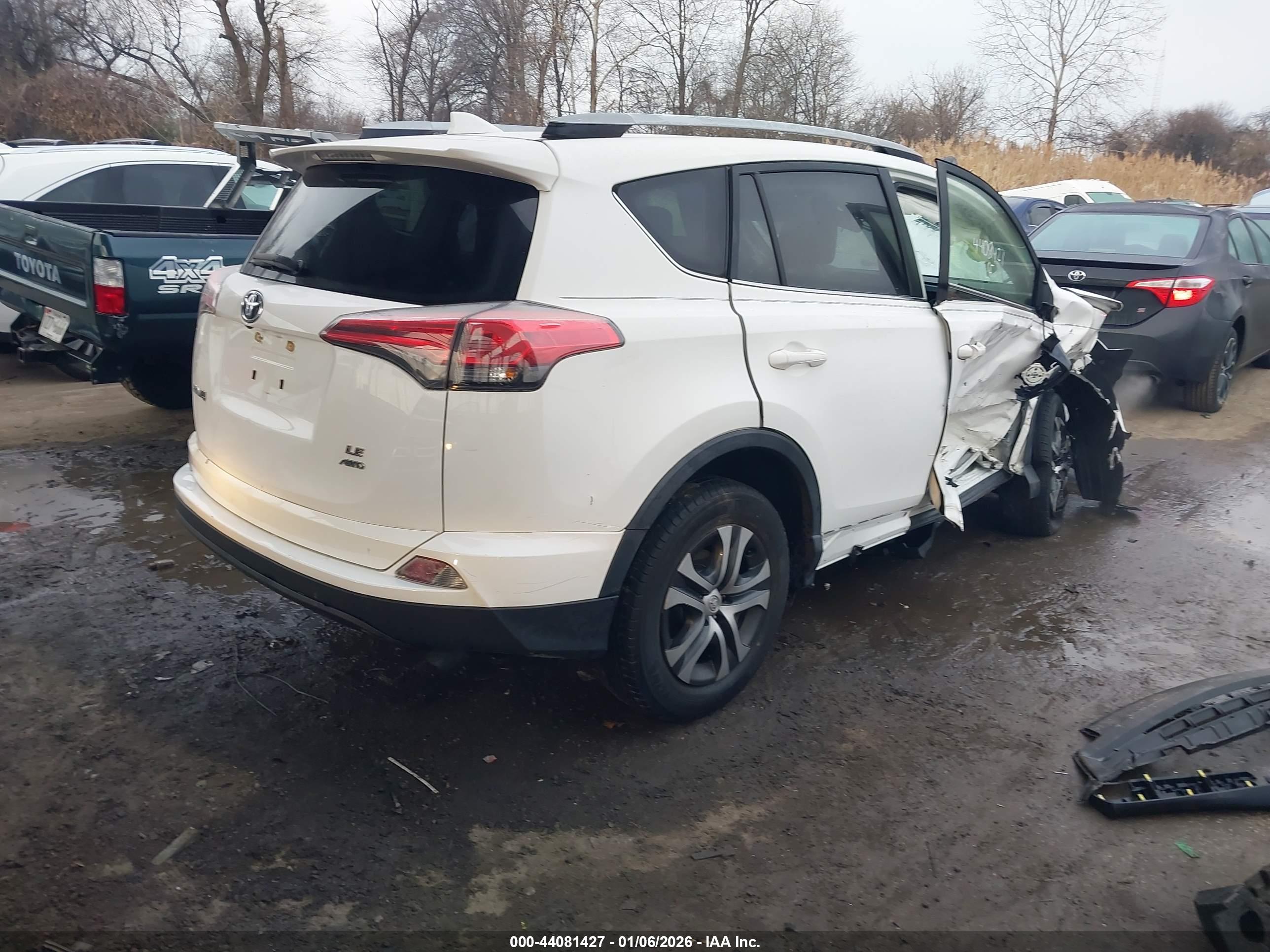 TOYOTA RAV4 image 4