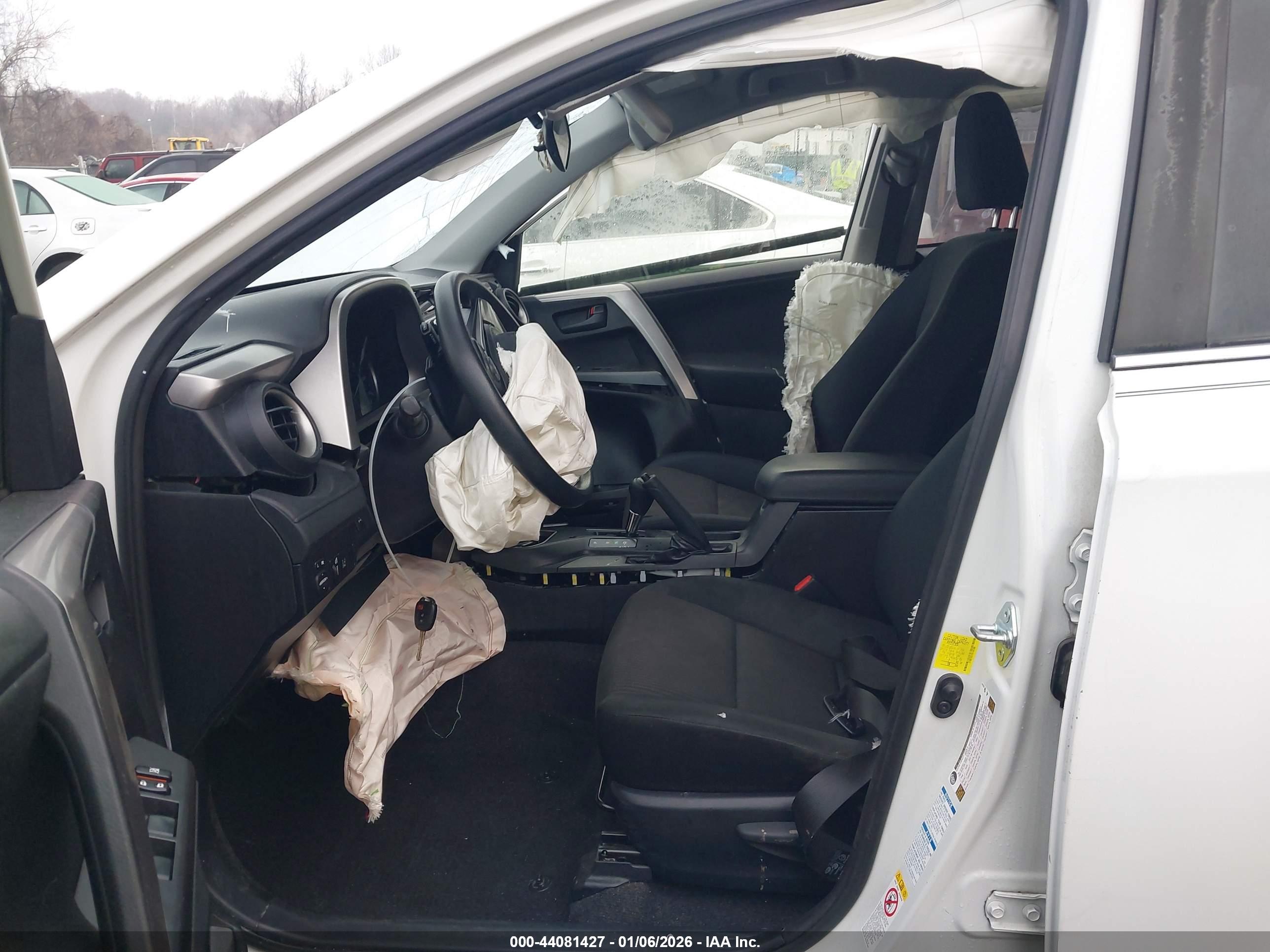 TOYOTA RAV4 image 5