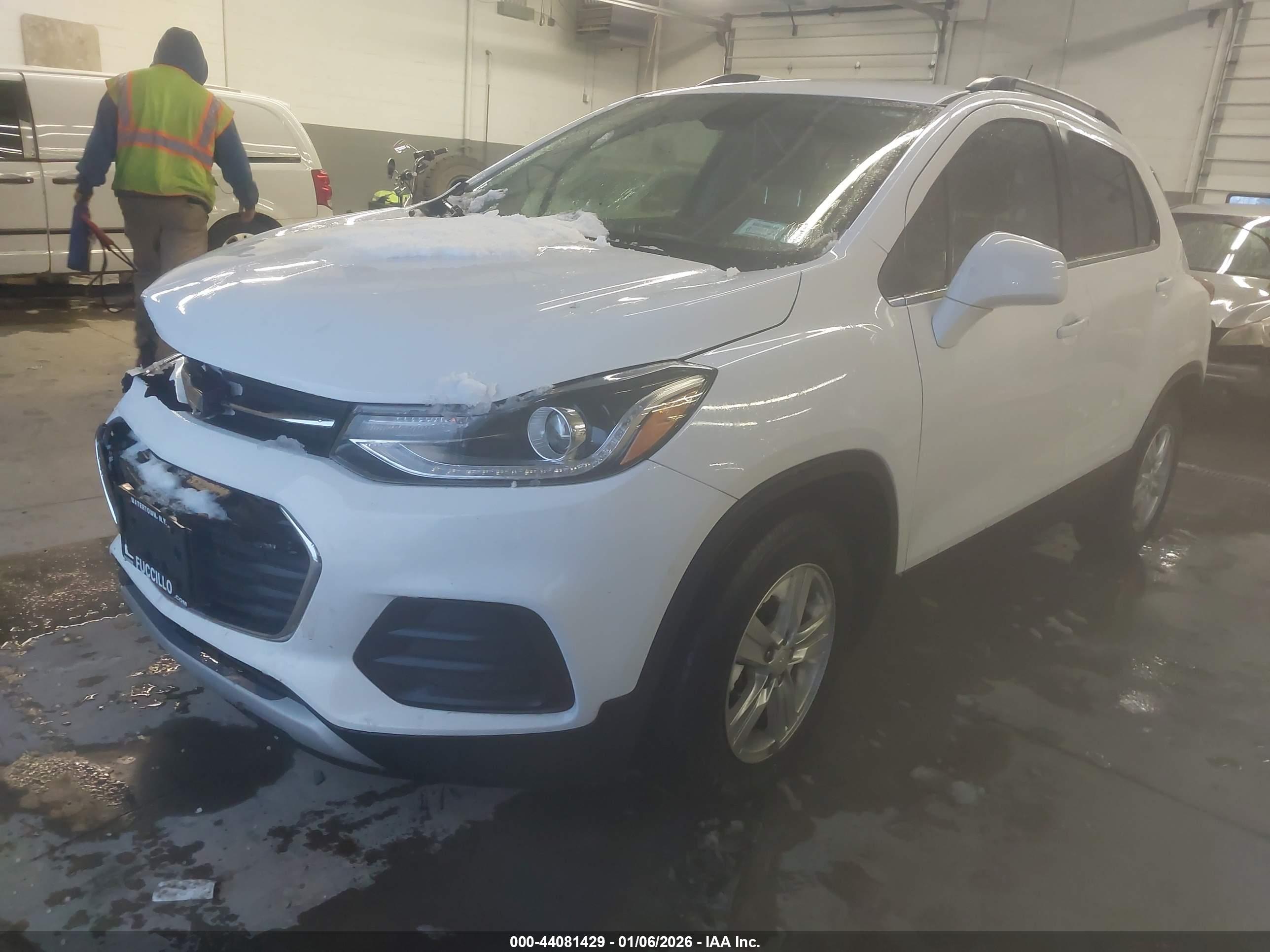 CHEVROLET TRAX image 2