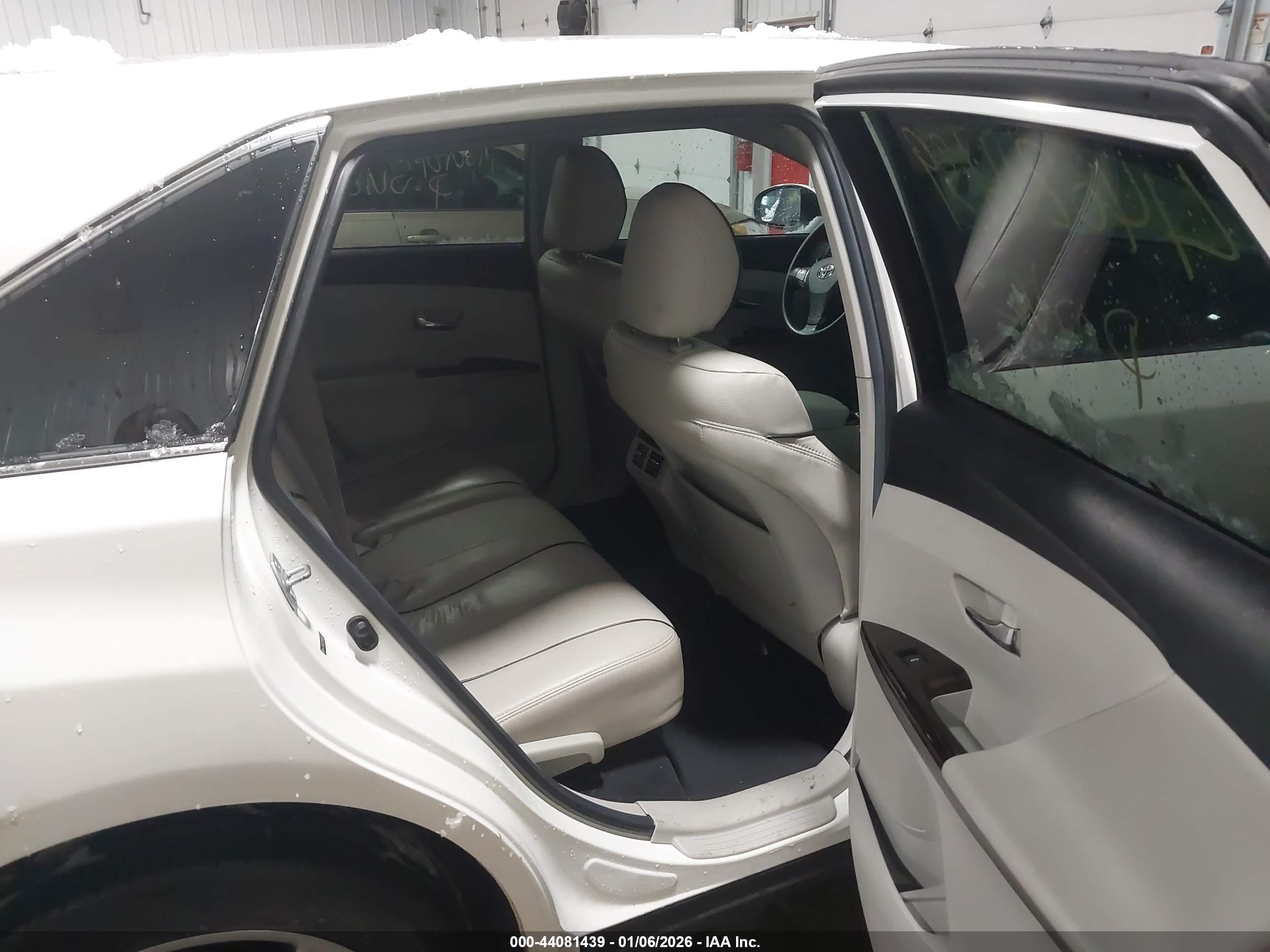 TOYOTA VENZA image 8