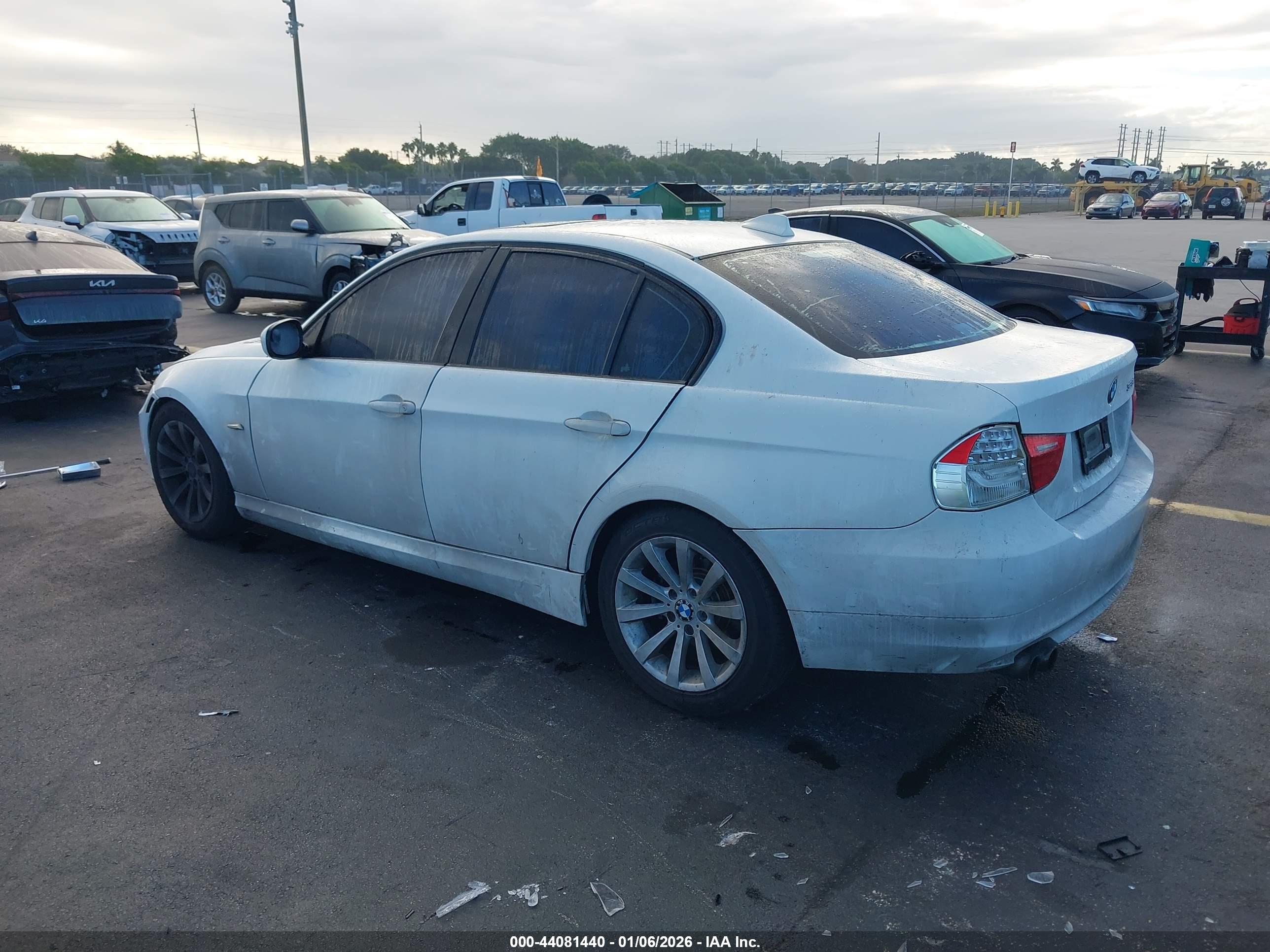 BMW 328I image 3