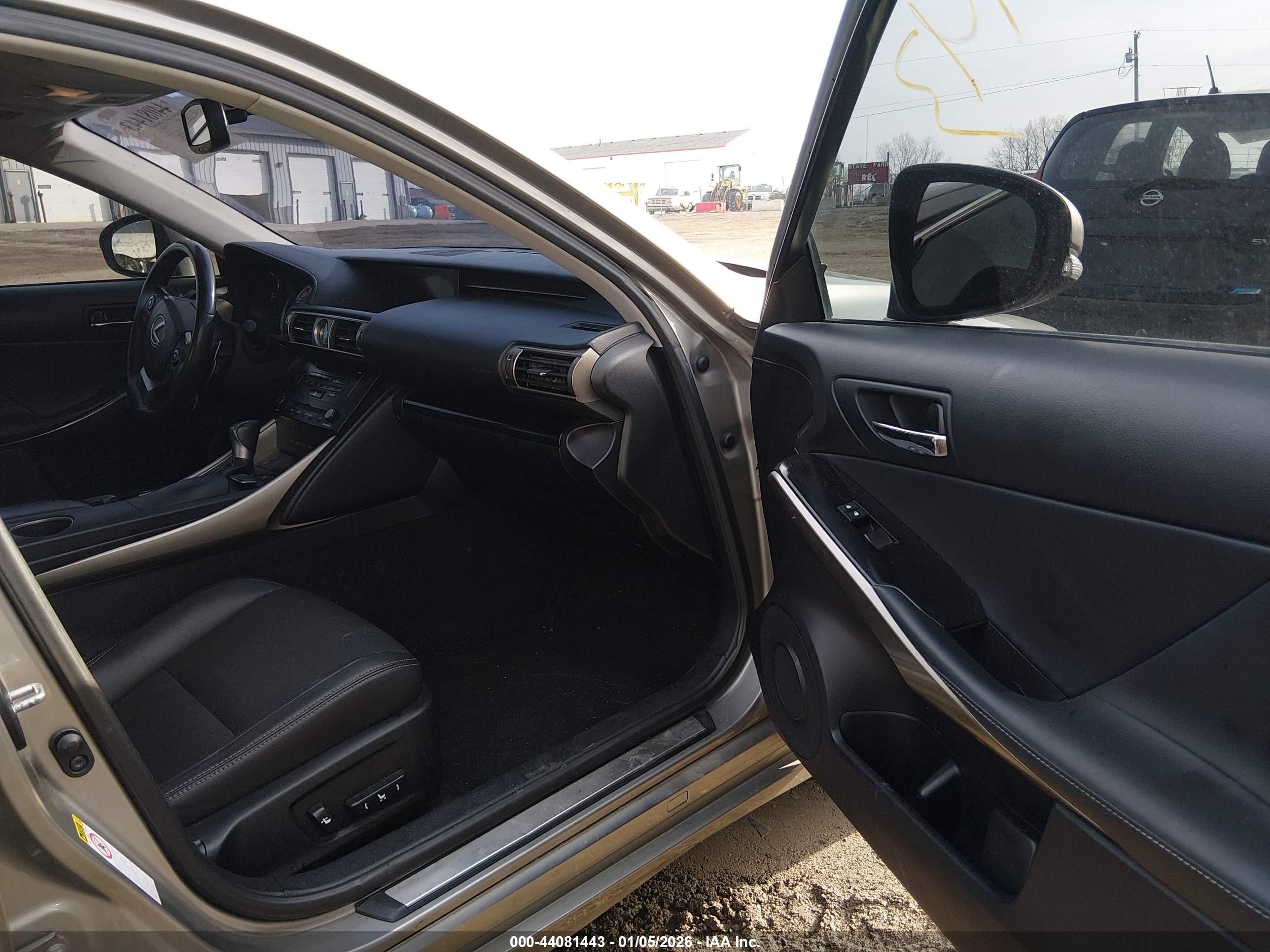 LEXUS IS image 5