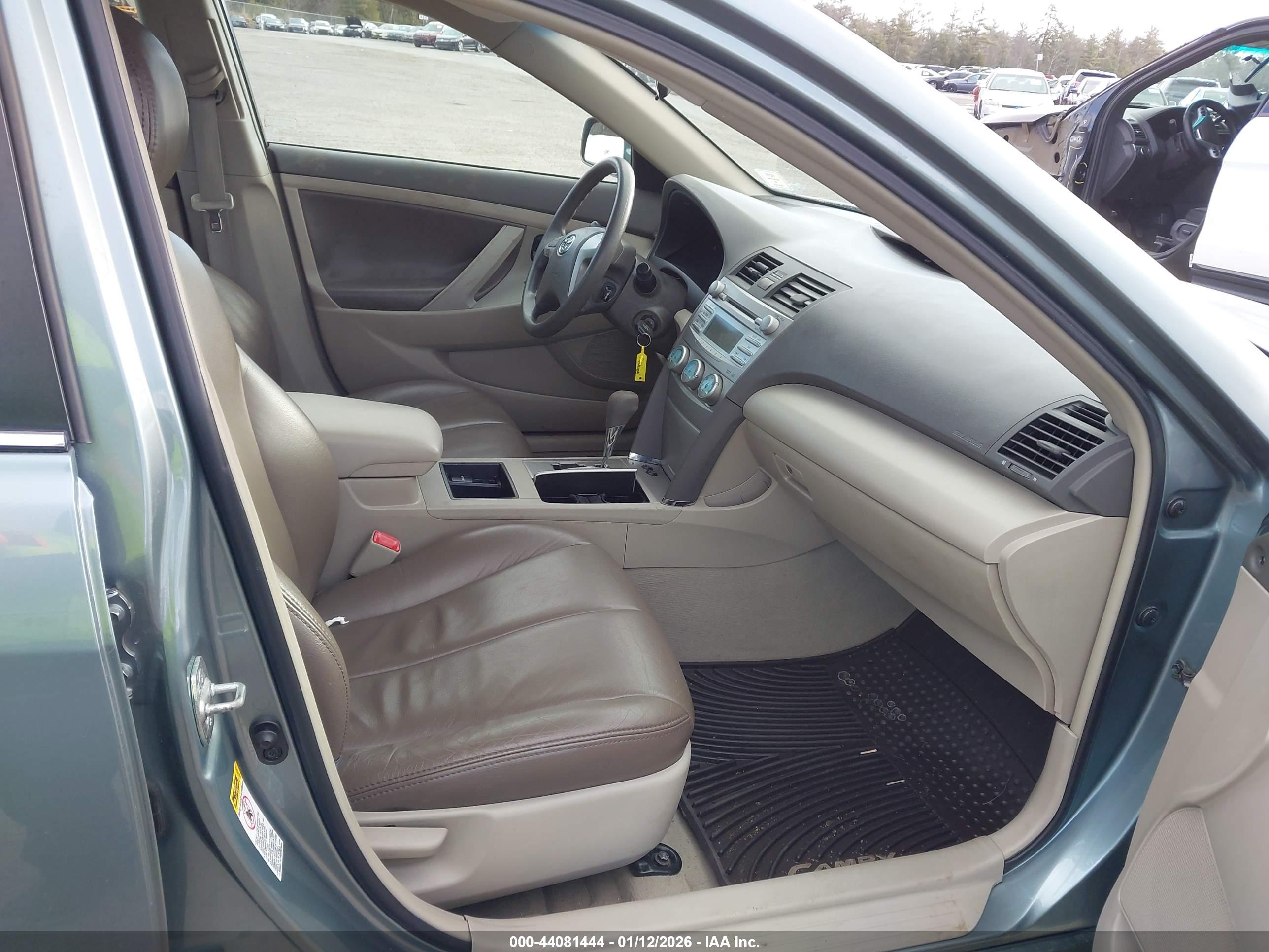 TOYOTA CAMRY image 5