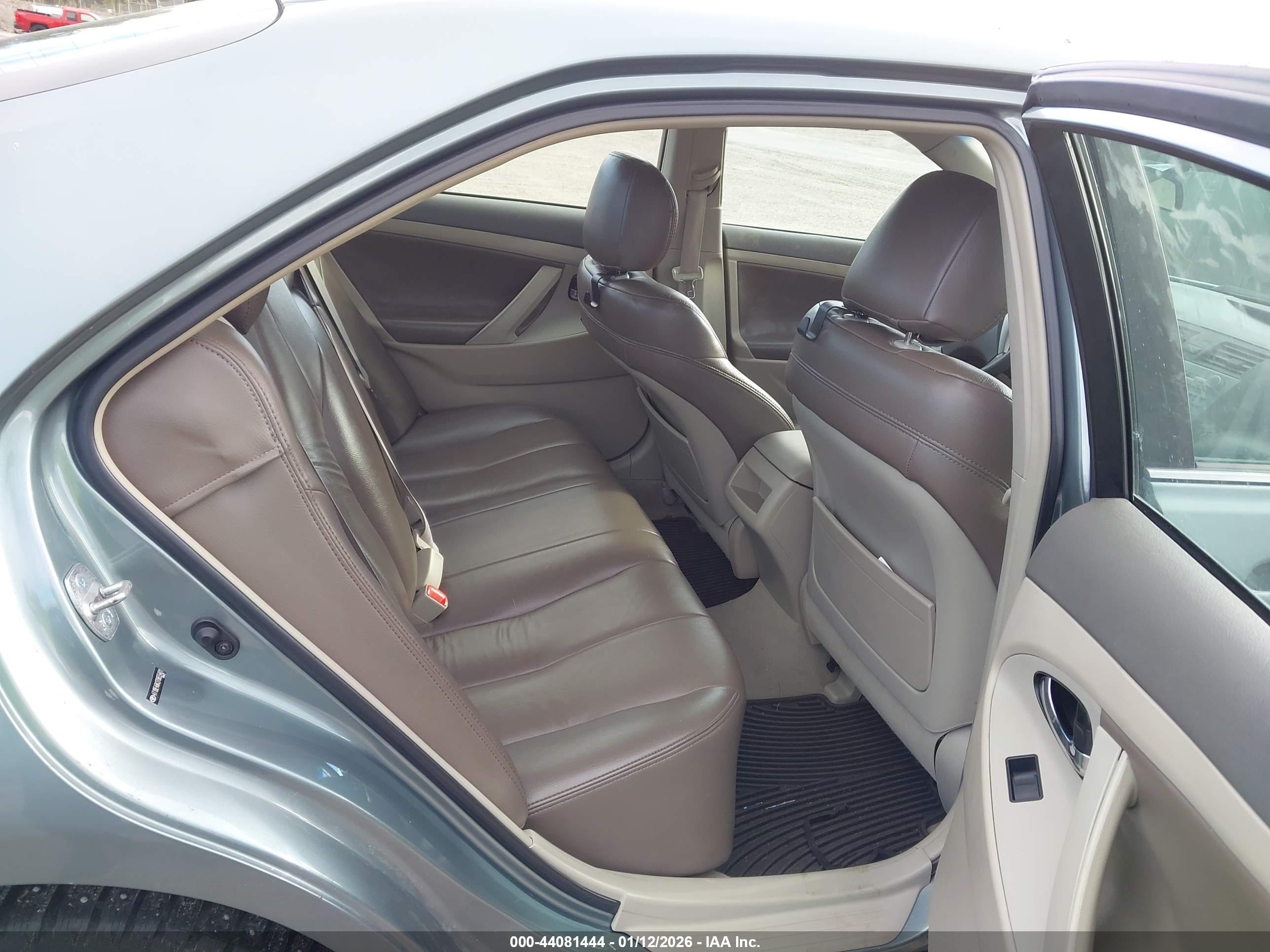TOYOTA CAMRY image 8