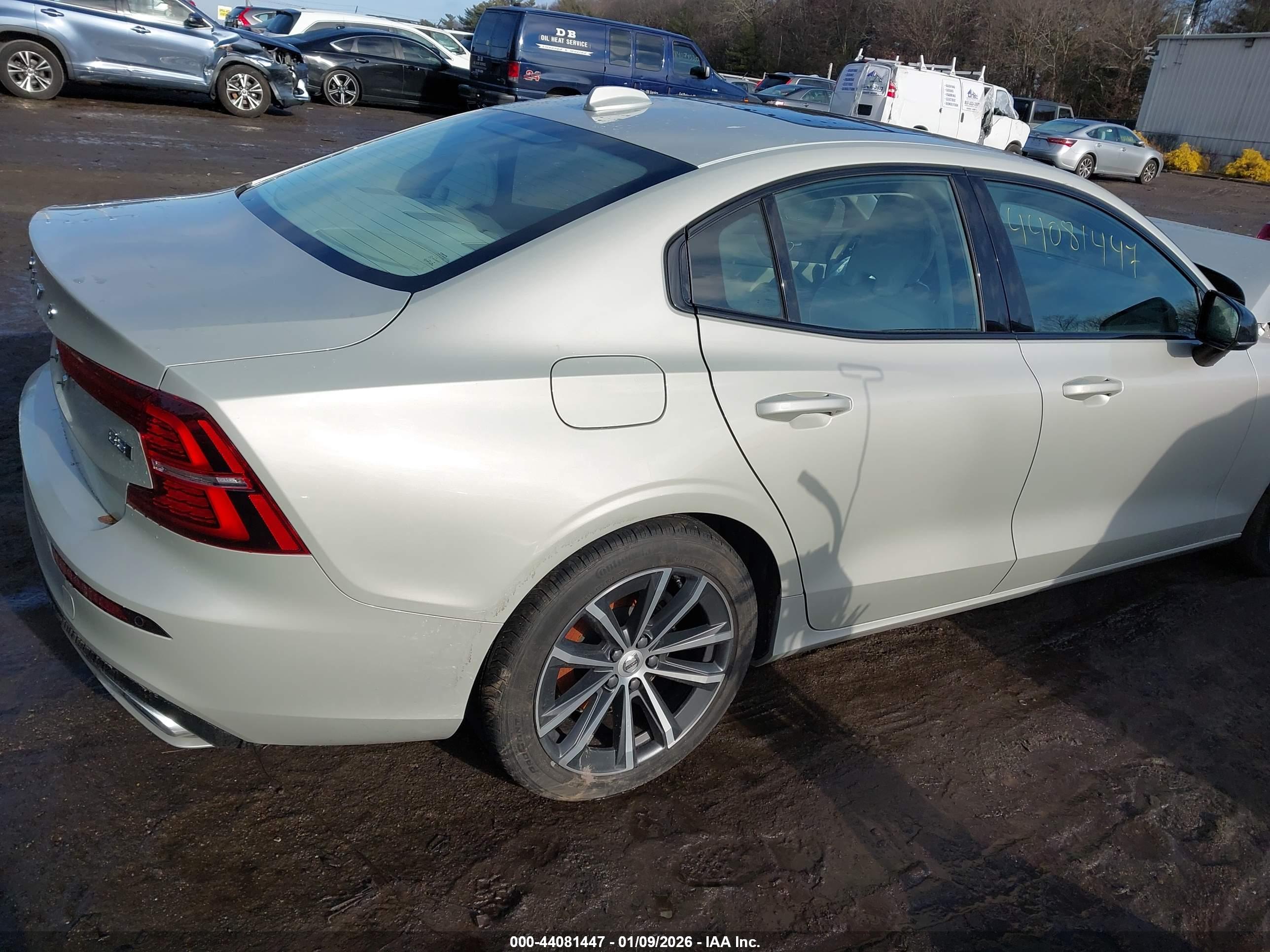 VOLVO S60 image 4