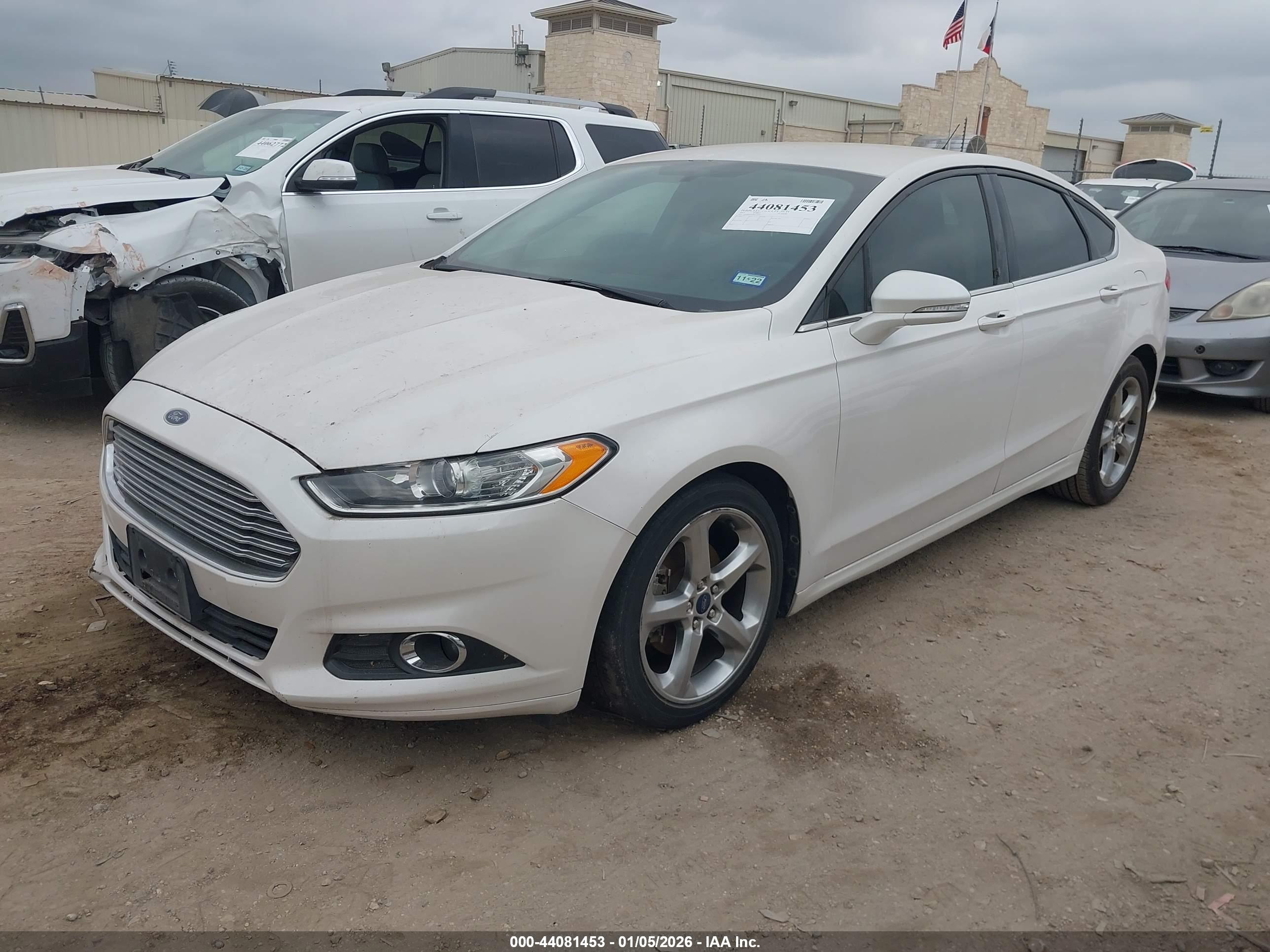 FORD FUSION image 2
