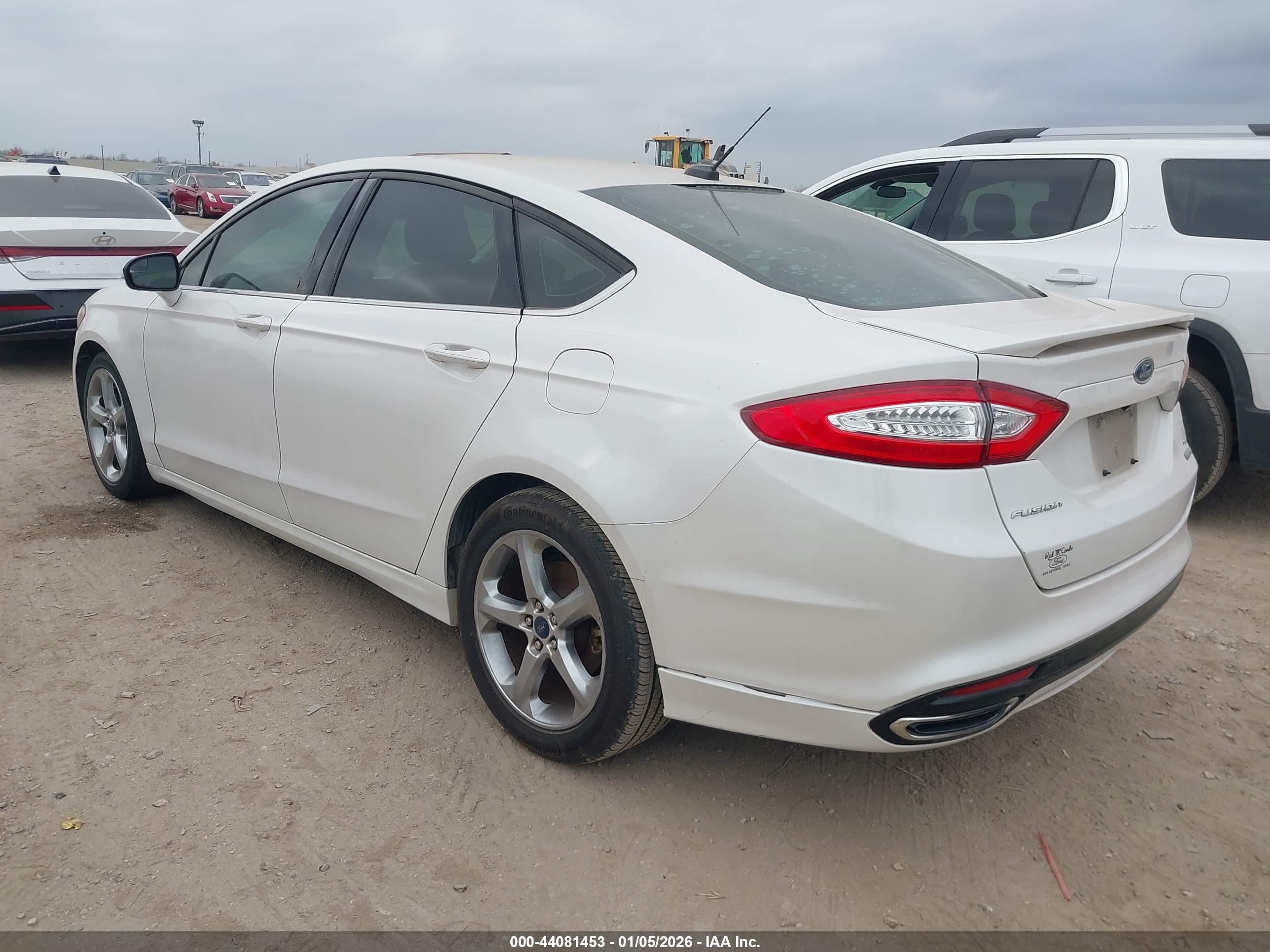 FORD FUSION image 3