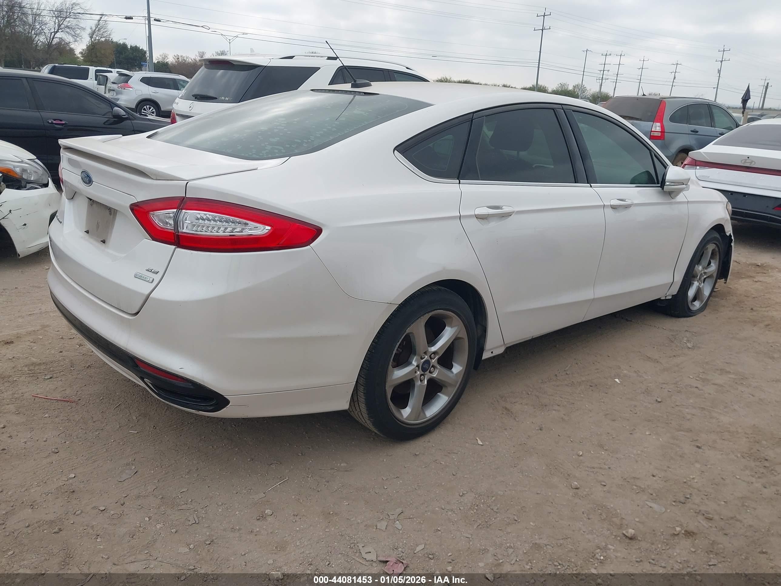 FORD FUSION image 4