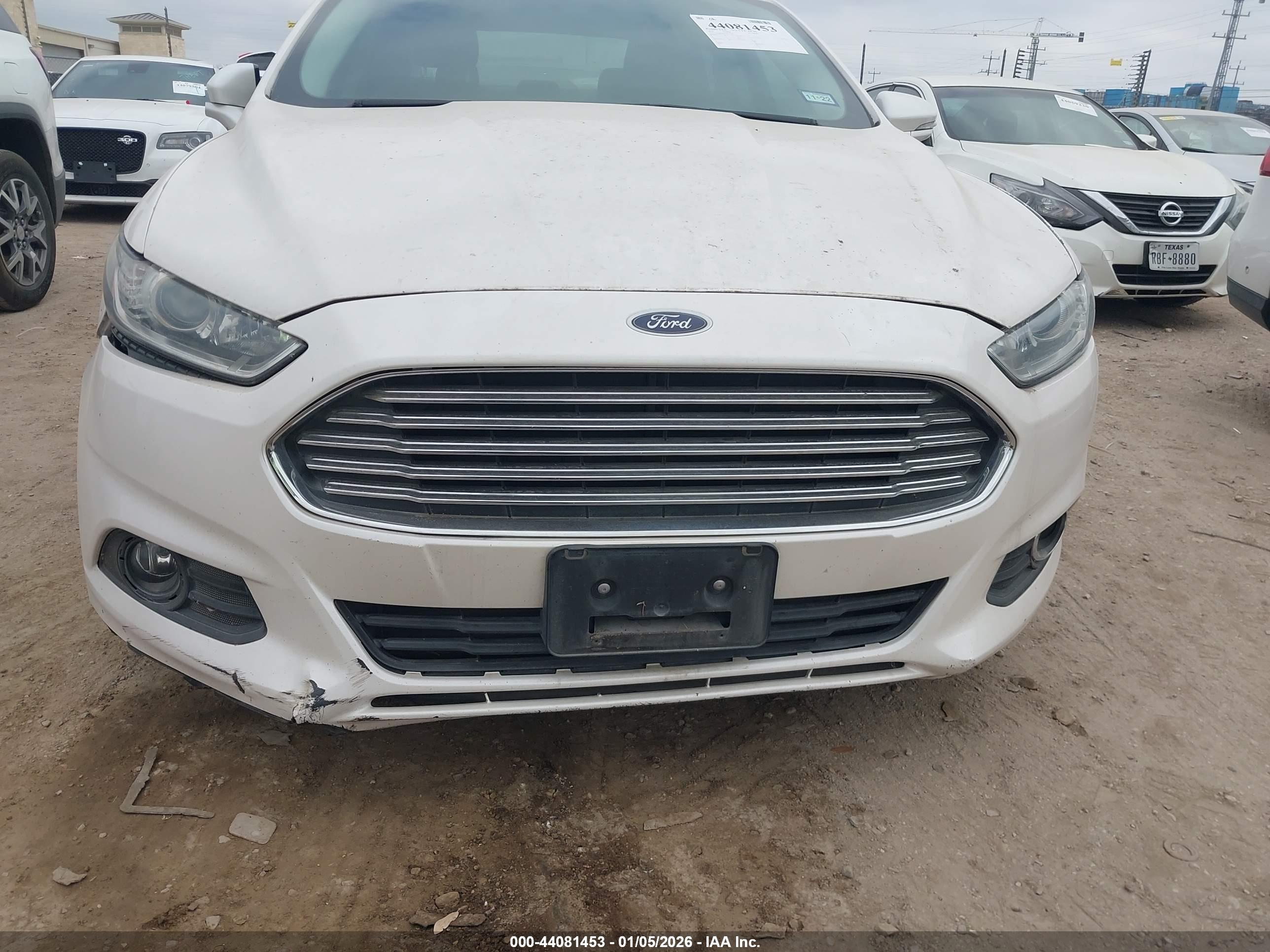 FORD FUSION image 6