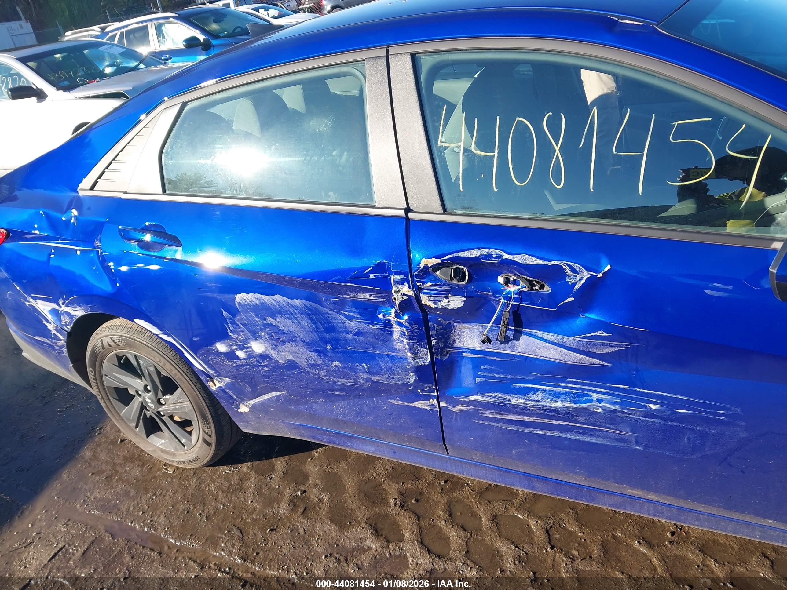HYUNDAI ELANTRA image 6