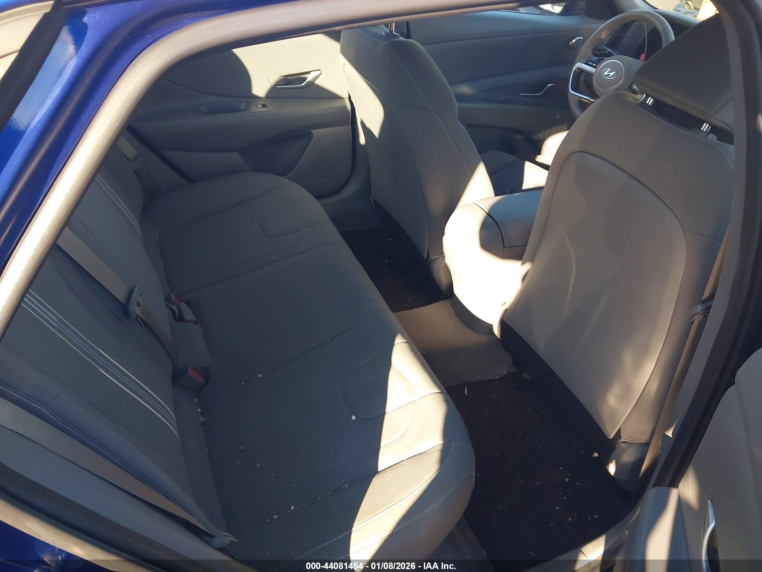 HYUNDAI ELANTRA image 8