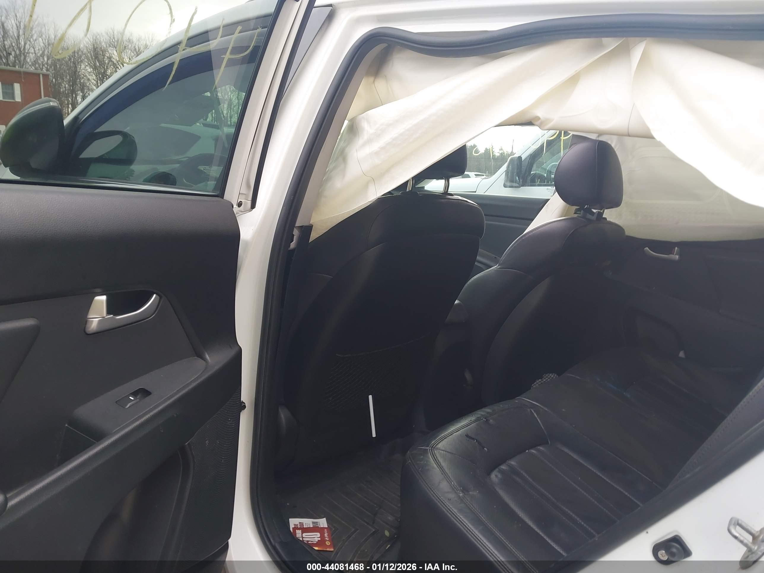 KIA SPORTAGE image 8